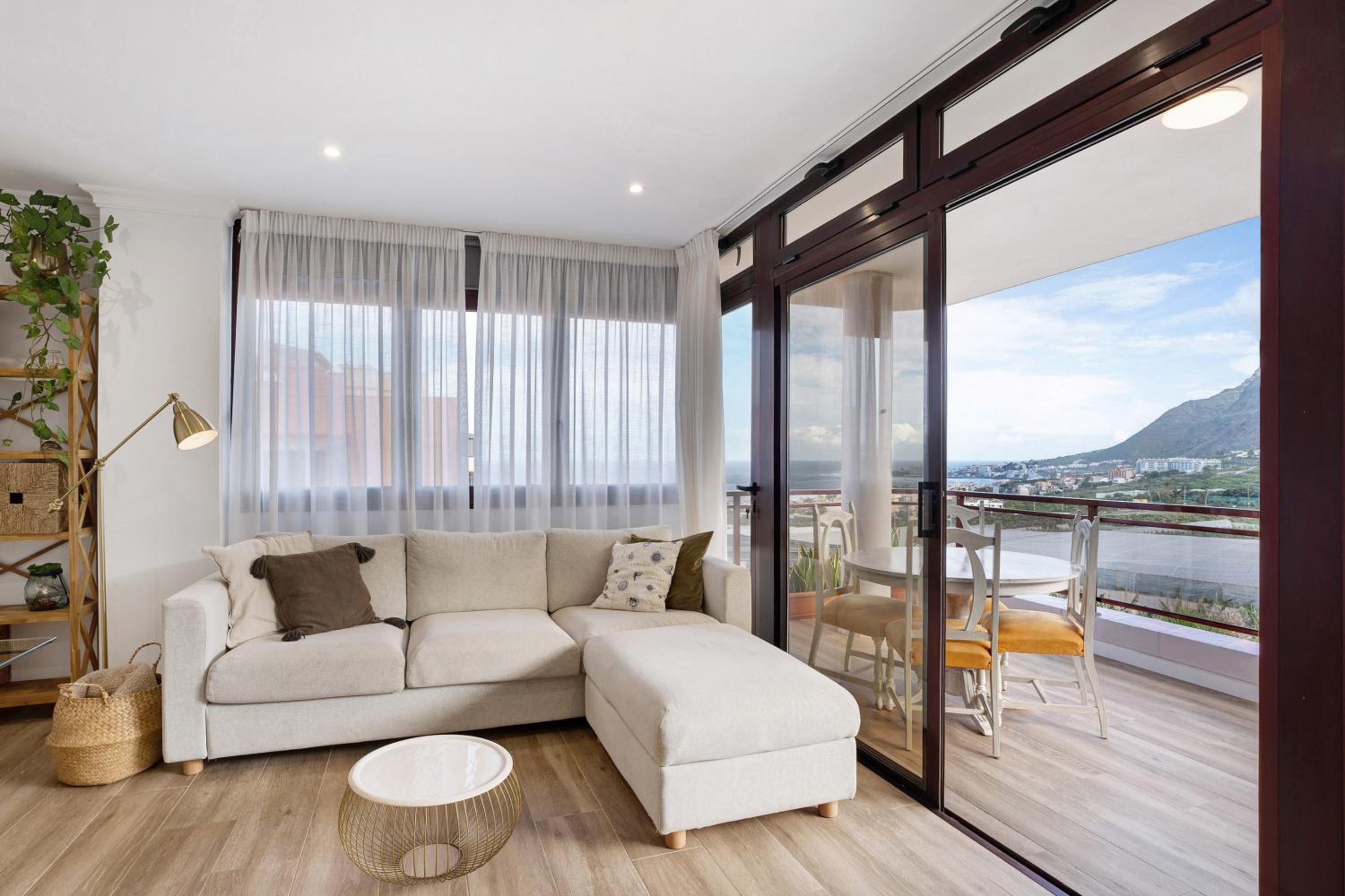 Three-Bedroom House - Sea View