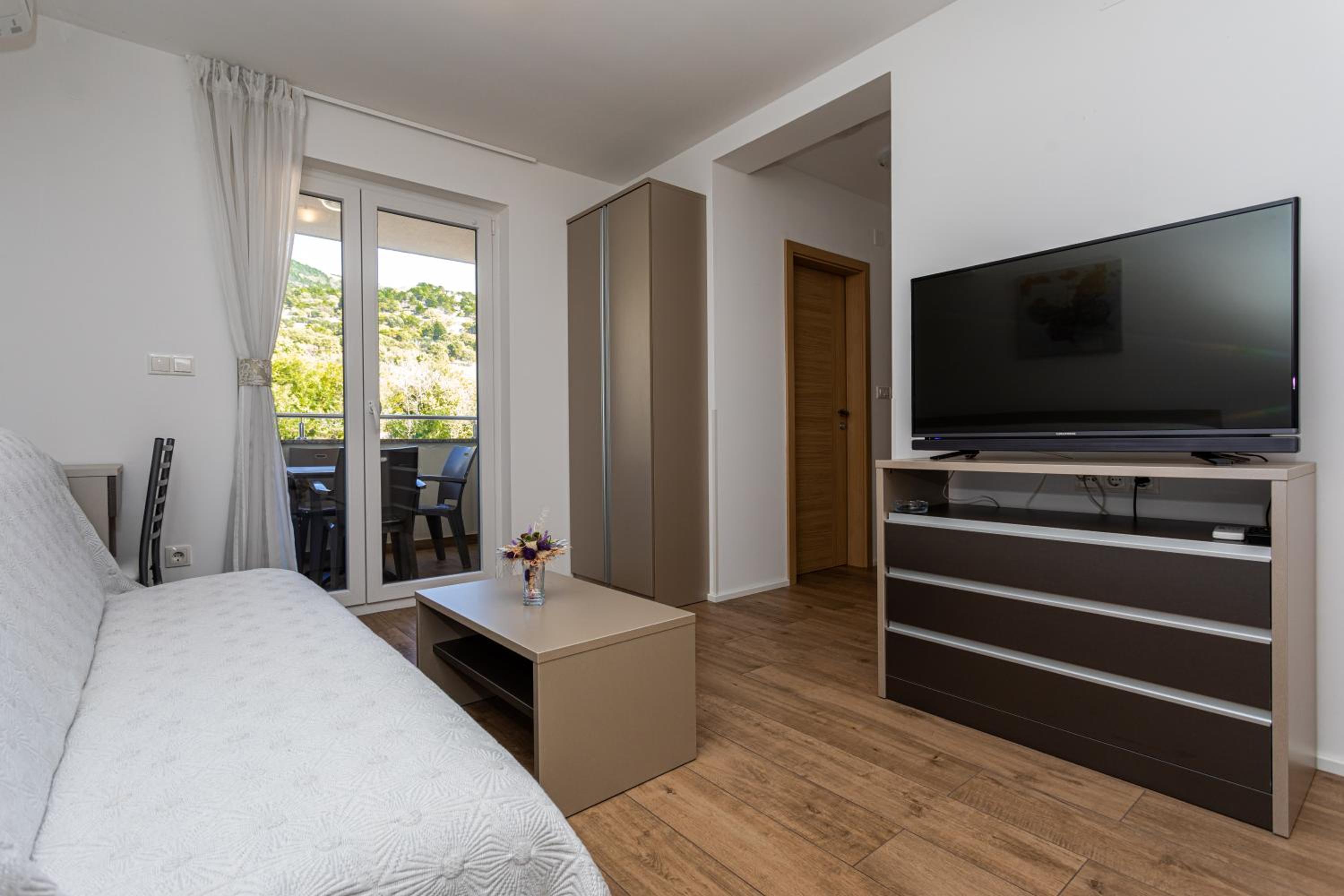 Apartment with Mountain View photo 1