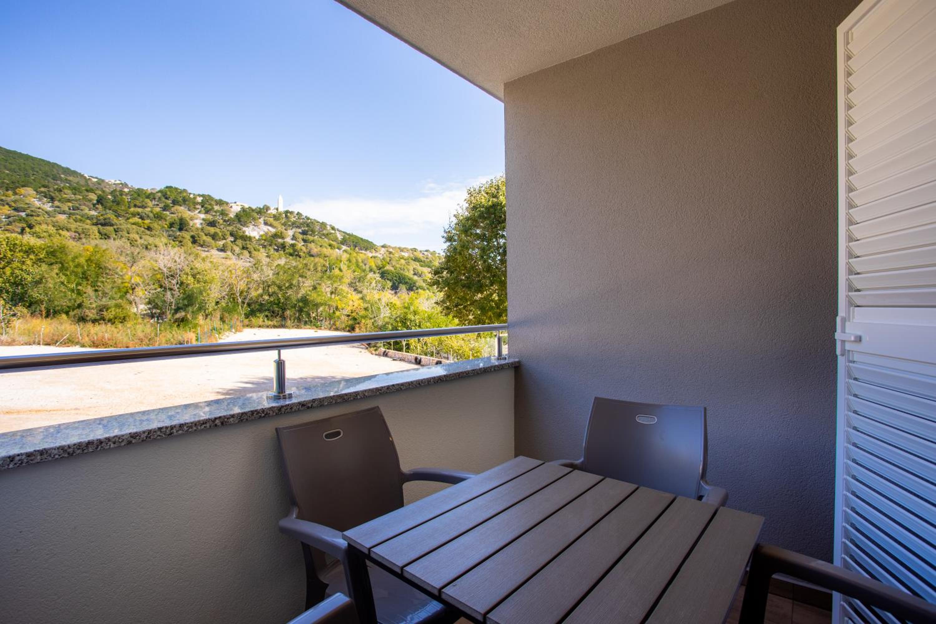 Apartment with Mountain View photo 2