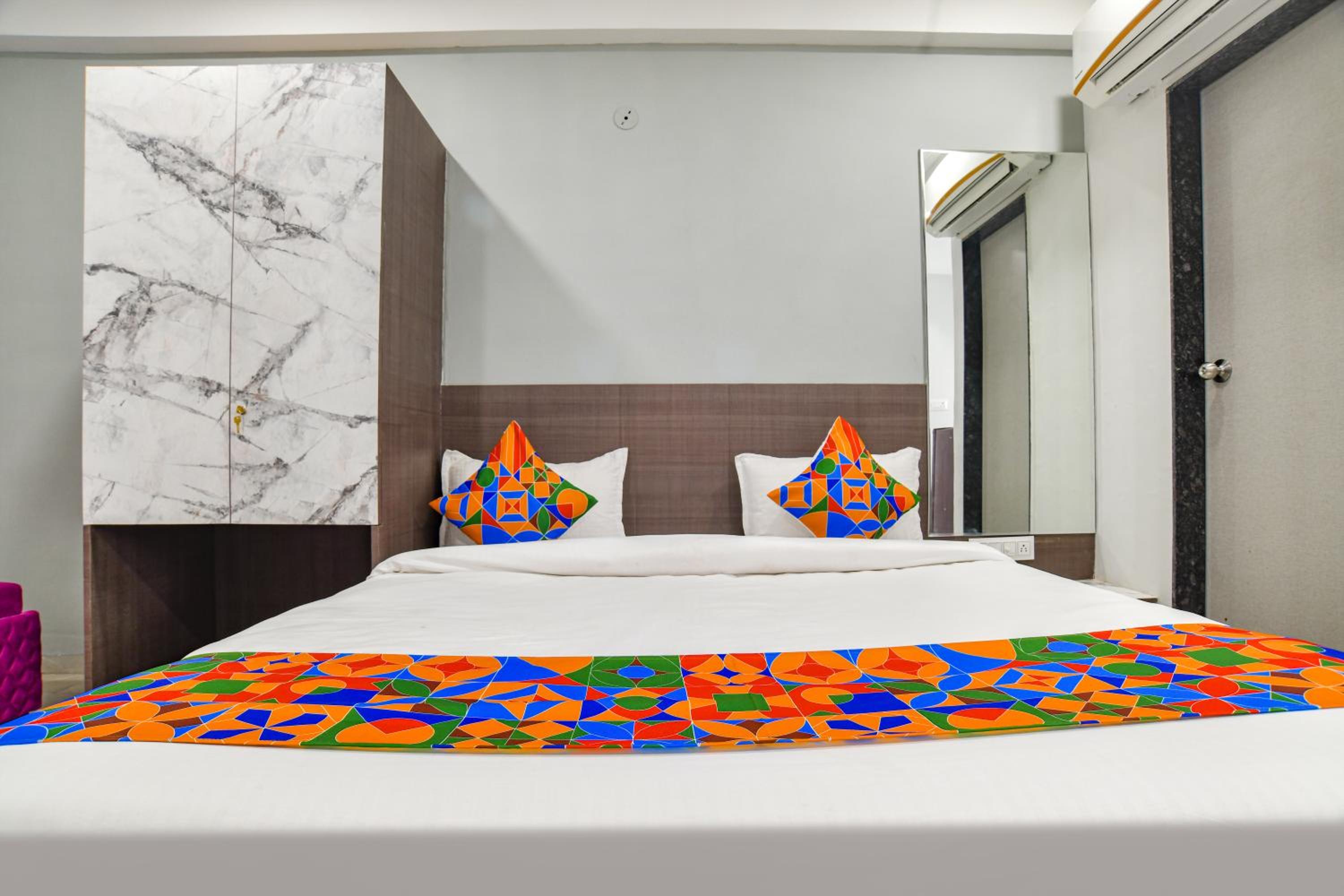 Deluxe Room - Photo 2