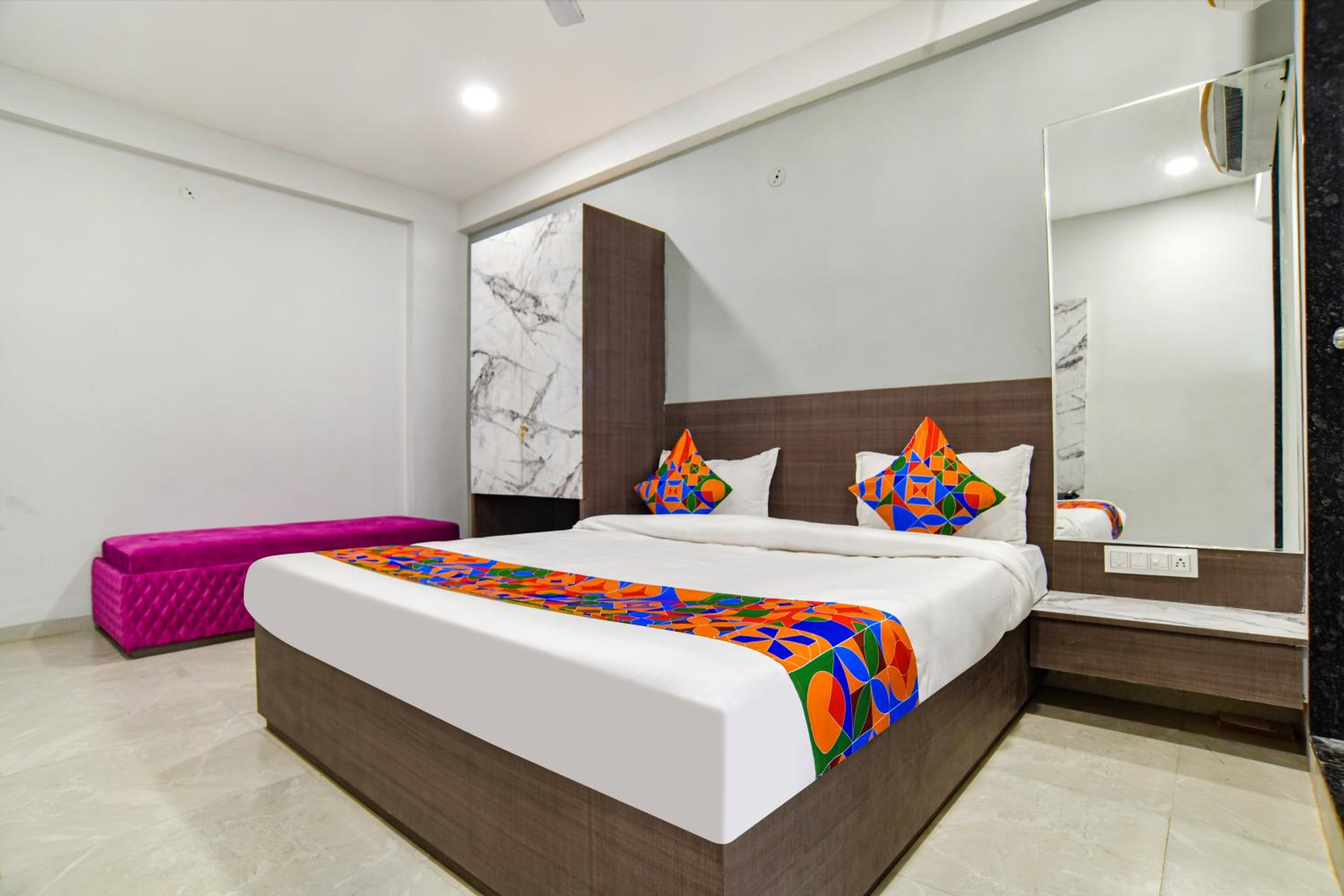 Deluxe Room - Photo 3