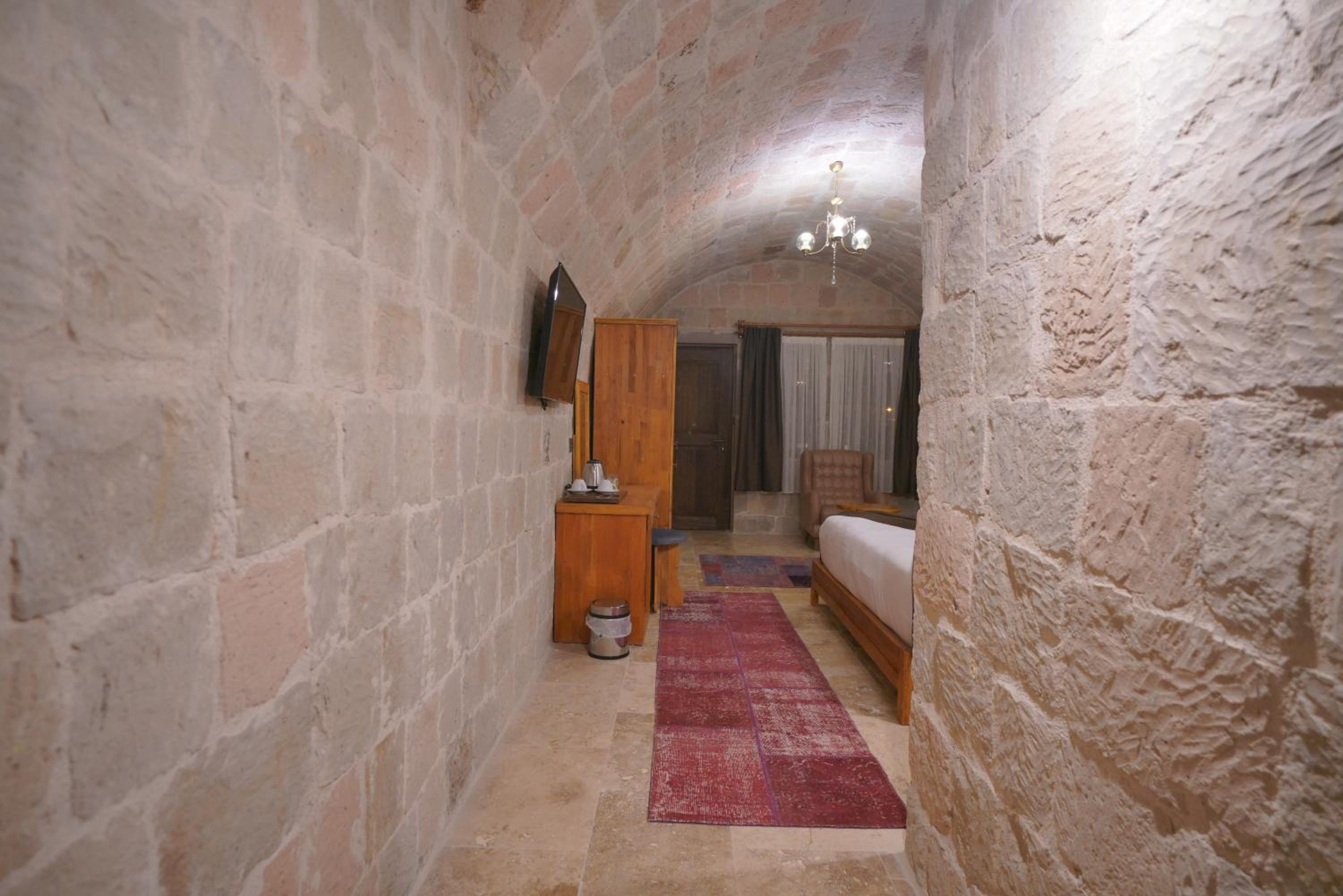 Deluxe Room - Photo 13