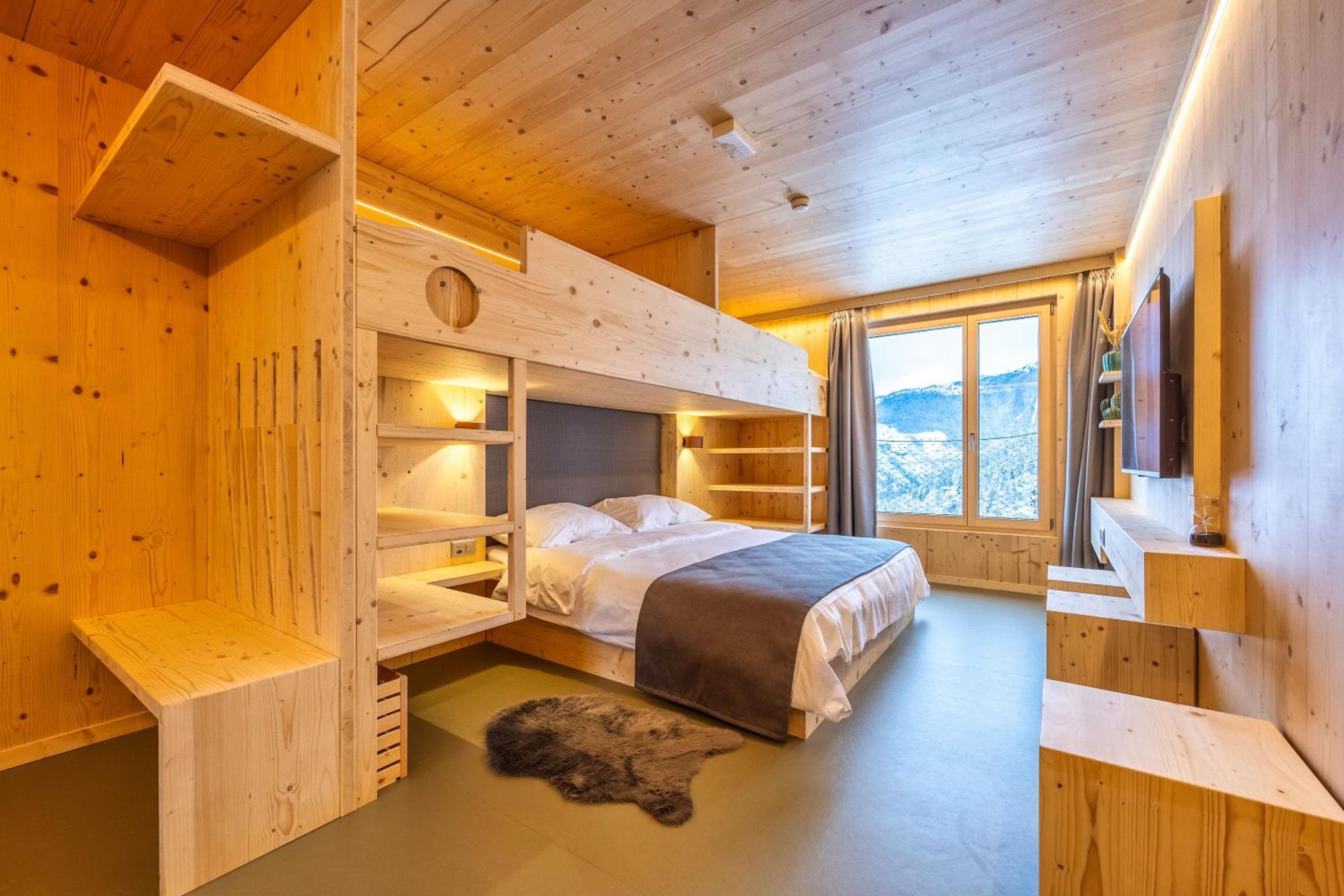 Quadruple Room with Private Bathroom photo 3