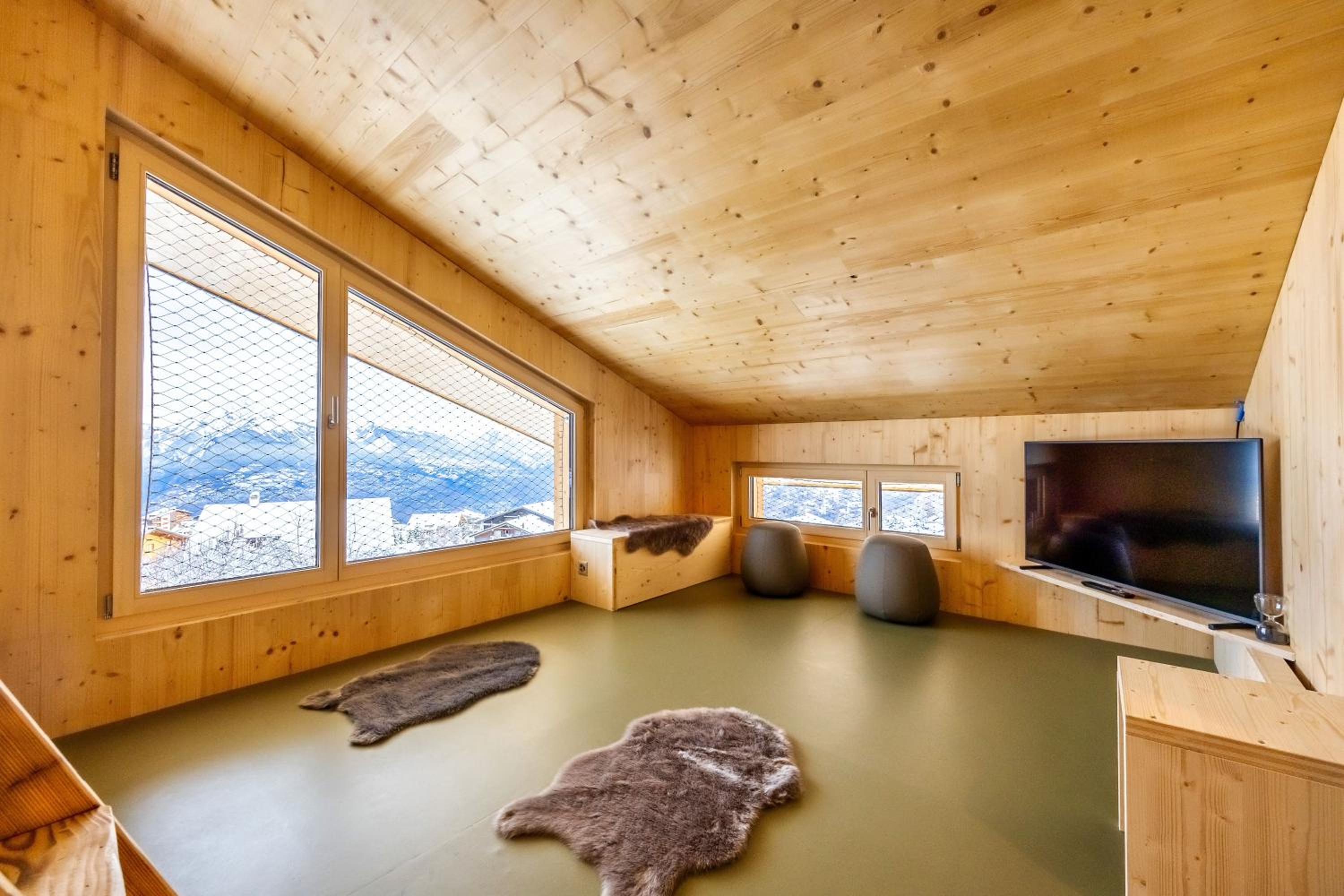 Family Room with Private Bathroom photo 3