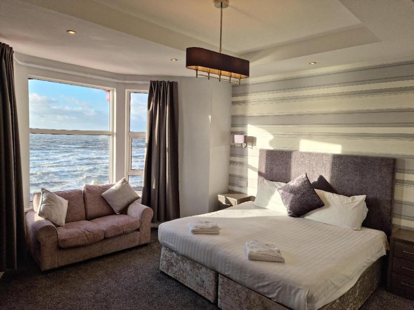 Family Room with Sea View - Photo 1