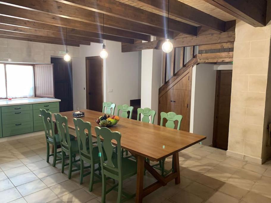 Five-Bedroom House photo 3