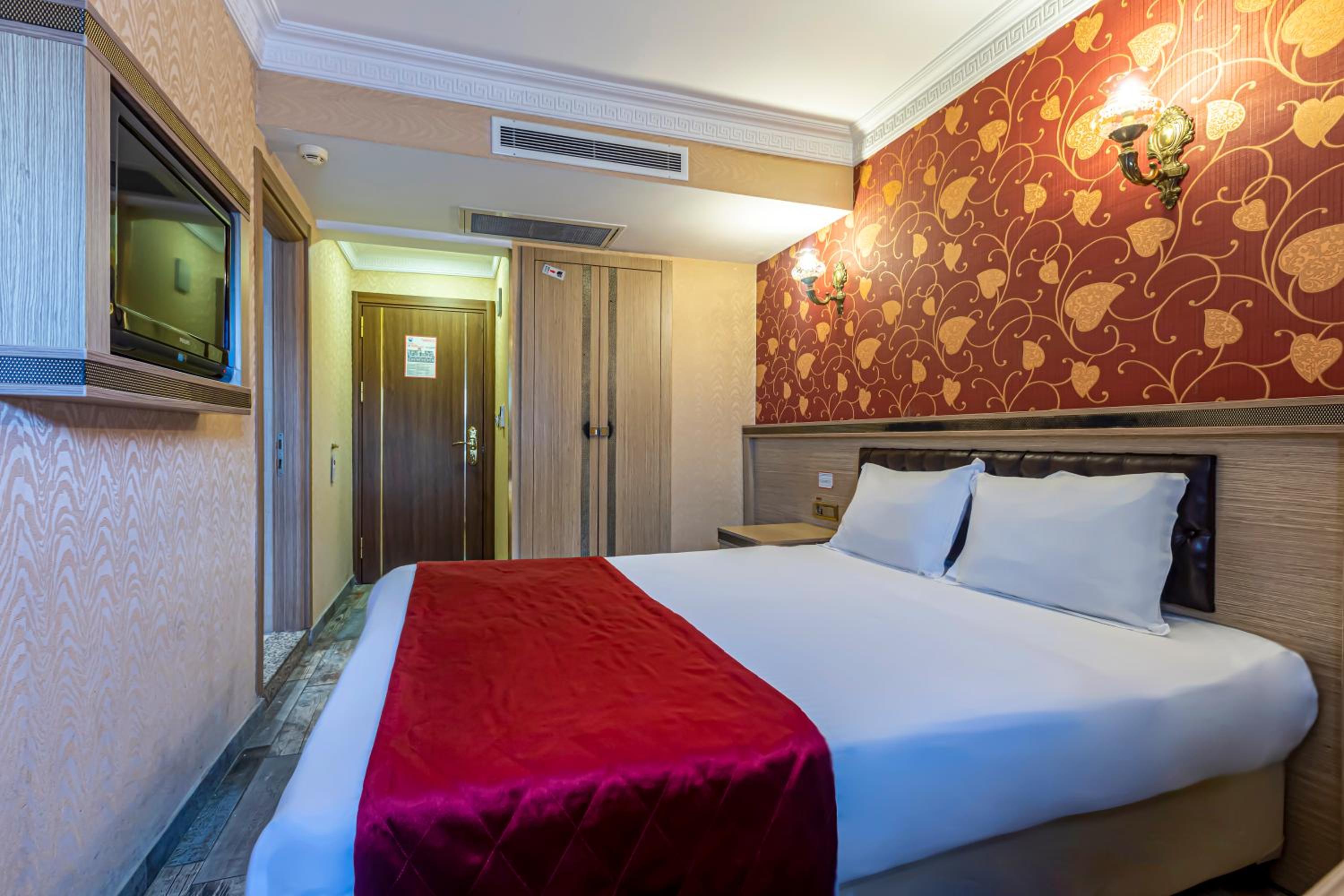 Standard Double or Twin Room photo 1