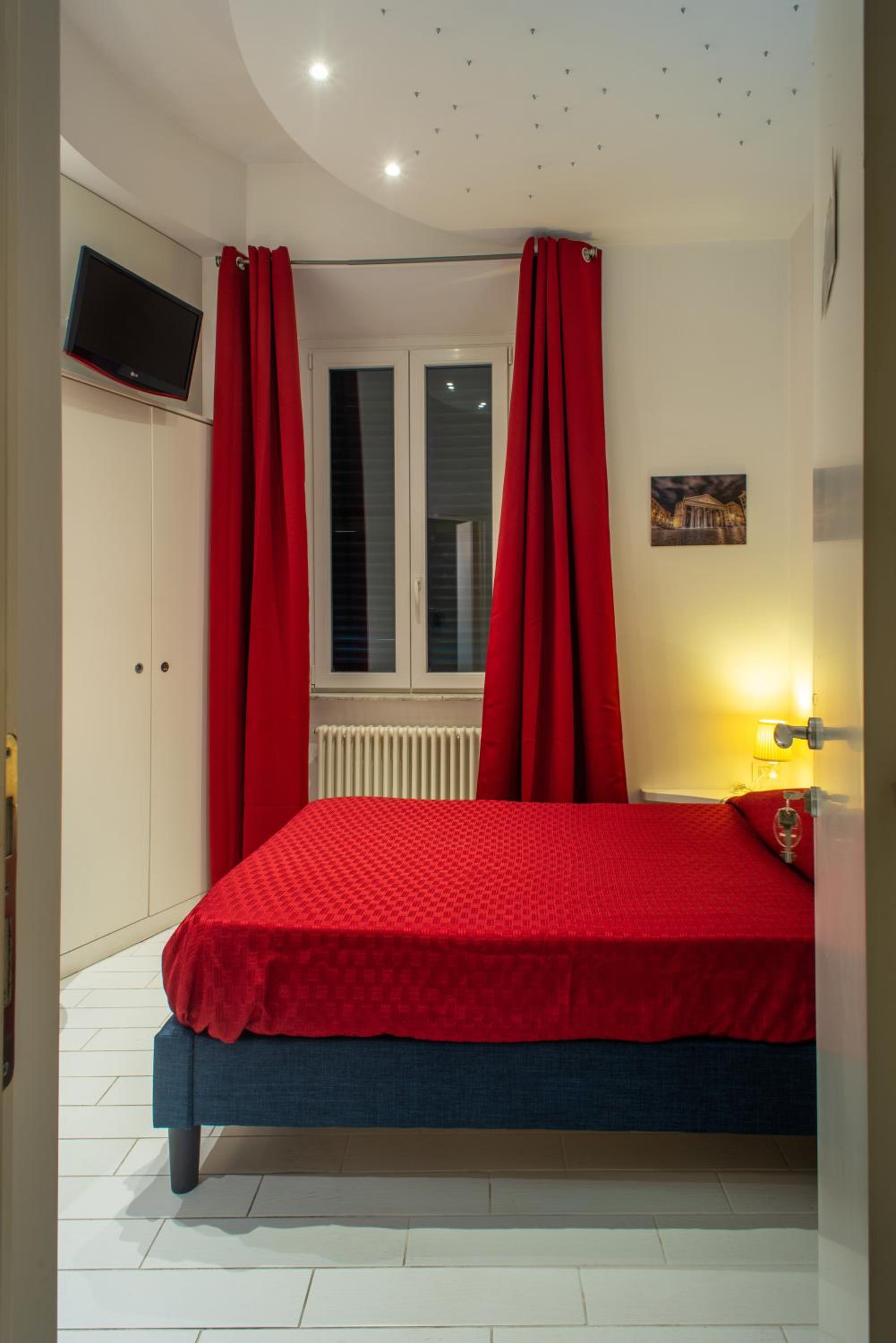 Small Single Room photo 3