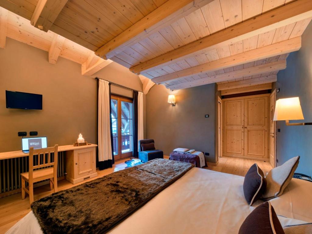 Superior Double or Twin Room - Photo 18
