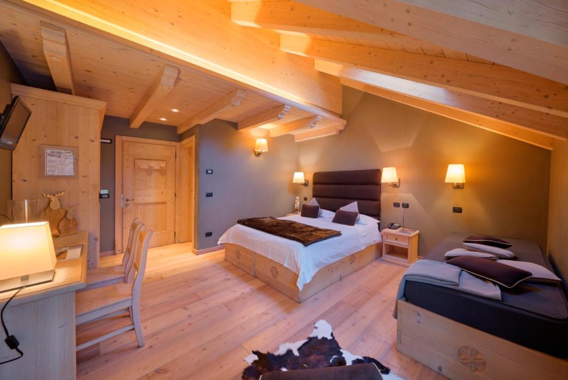 Superior Double or Twin Room - Photo 15