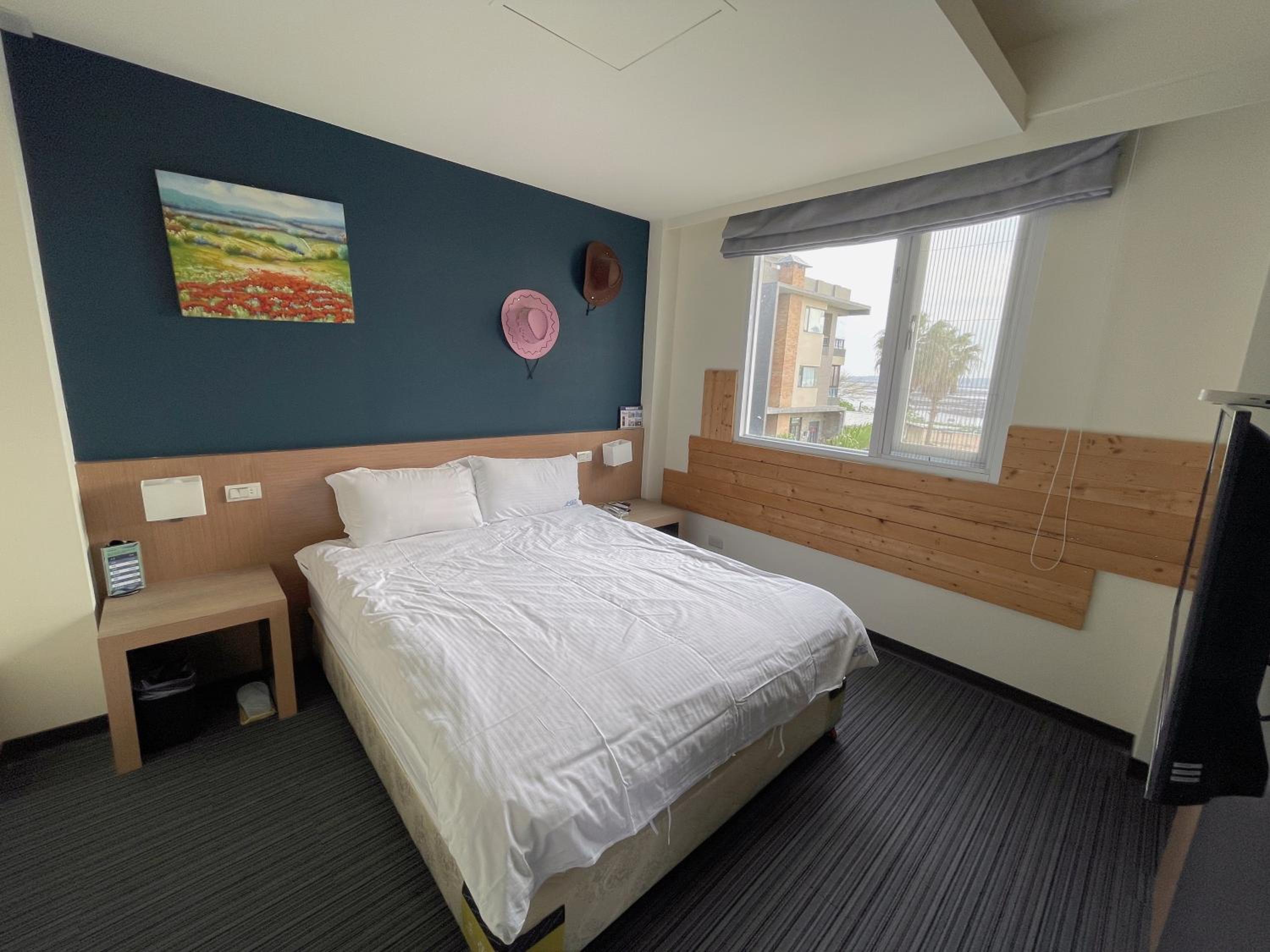 Deluxe Double Room with Side Sea View photo 1
