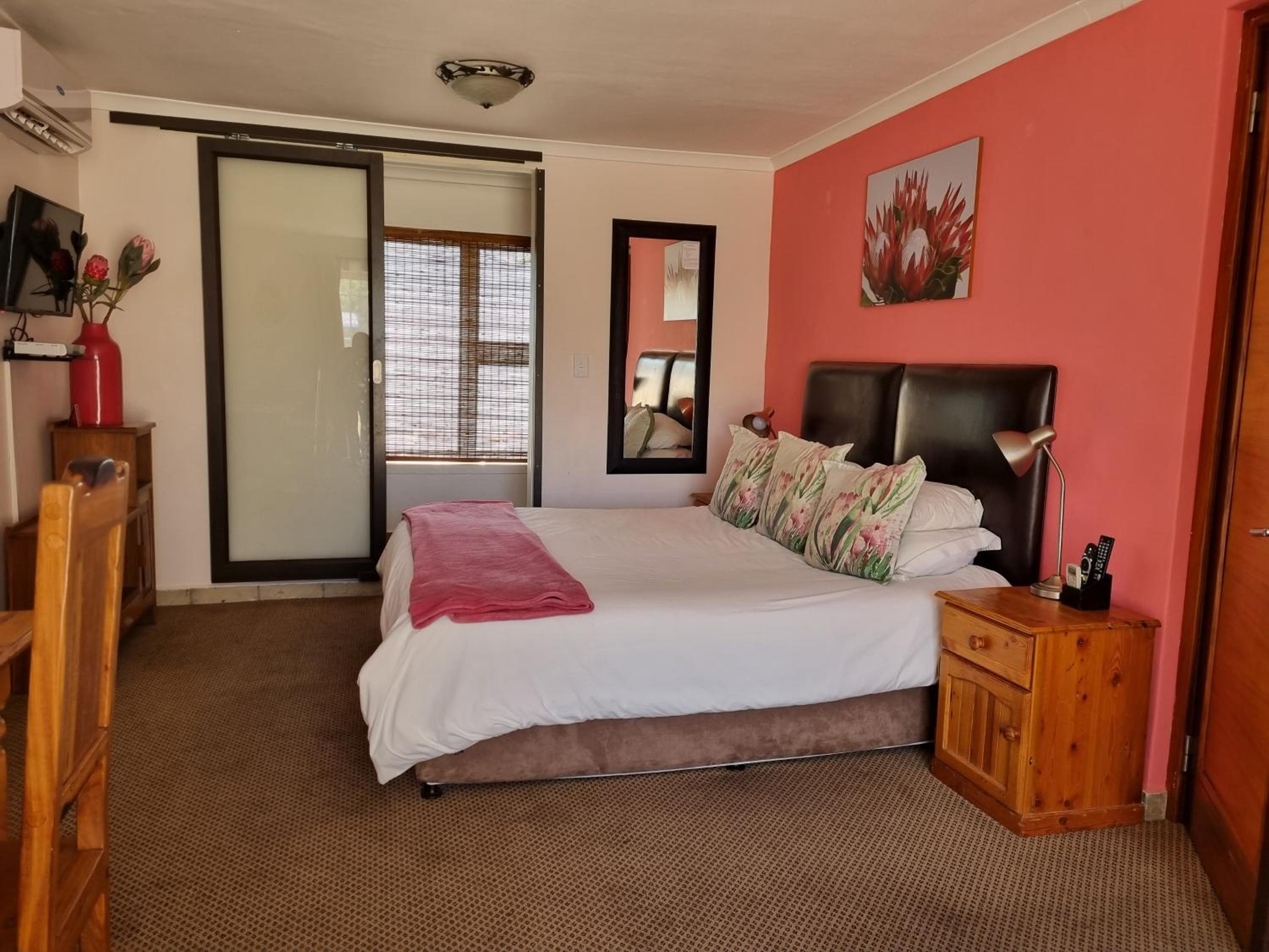 Deluxe Double Room (2 Adults + 1 Child) photo 1
