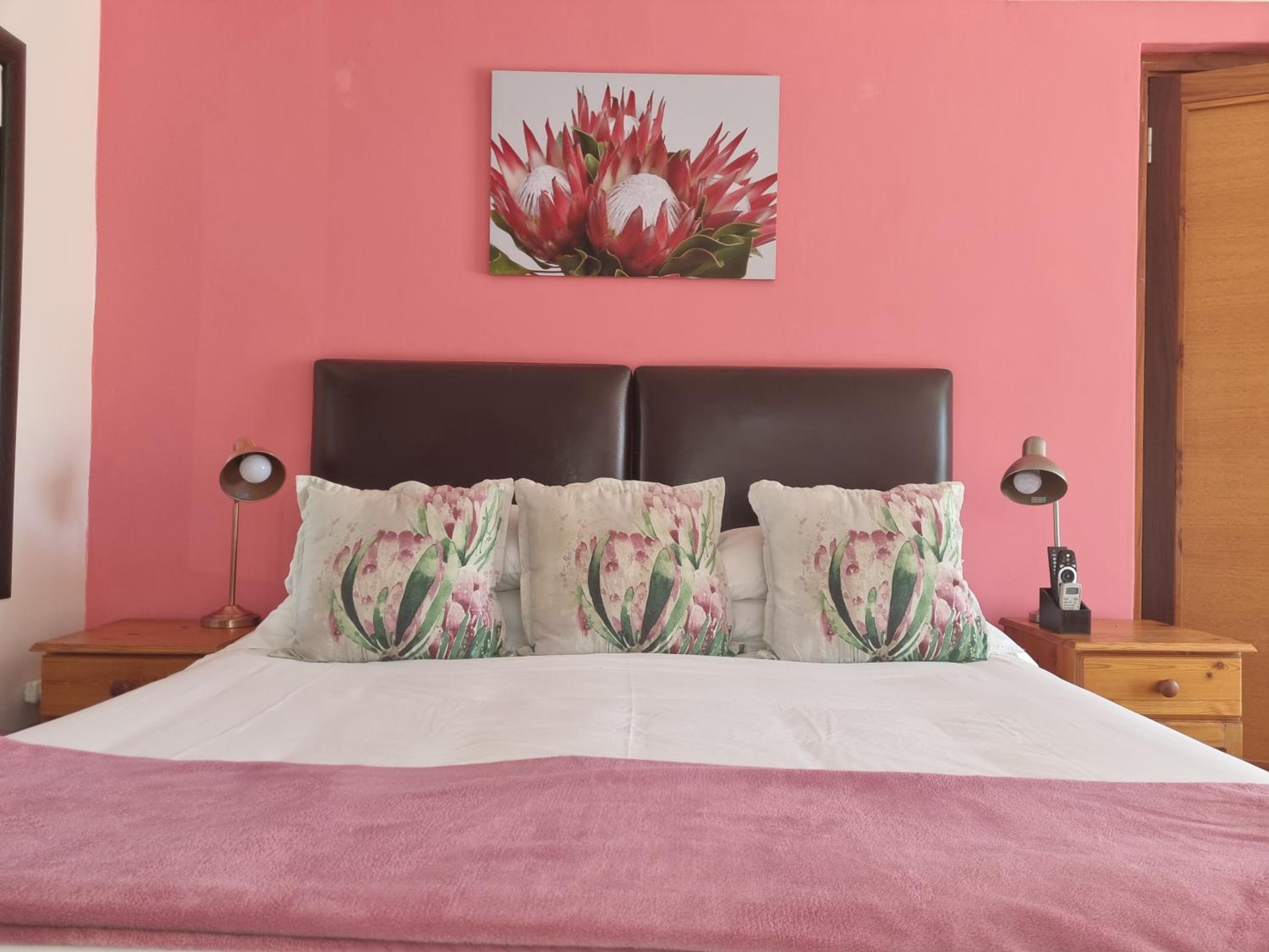 Deluxe Double Room (2 Adults + 1 Child) photo 2