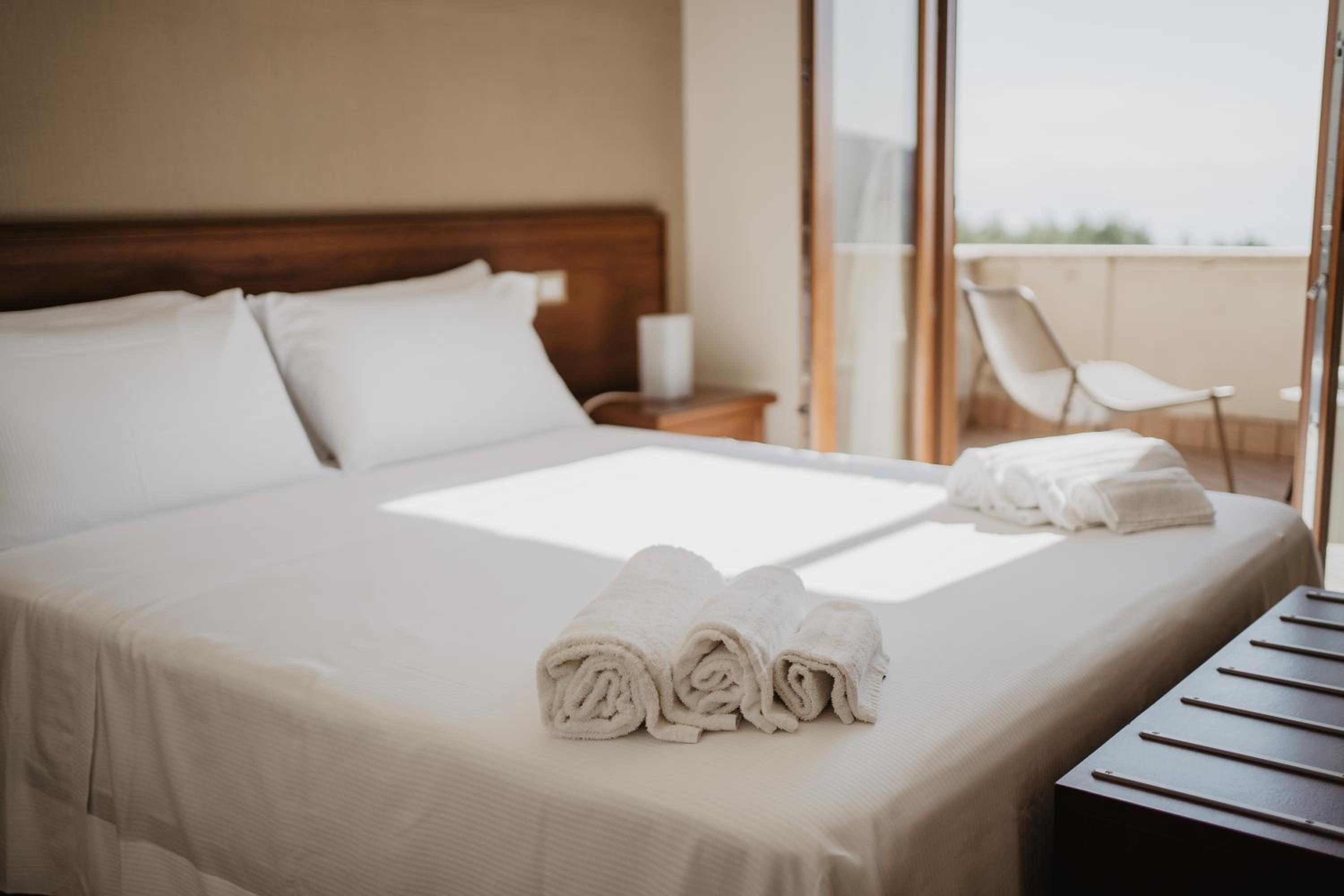 Double Room with Balcony and Sea View - Photo 1