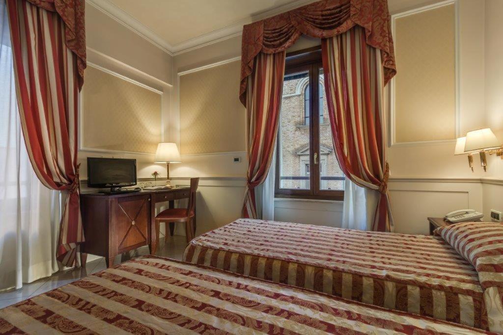 Deluxe Double Room thumbnail 5