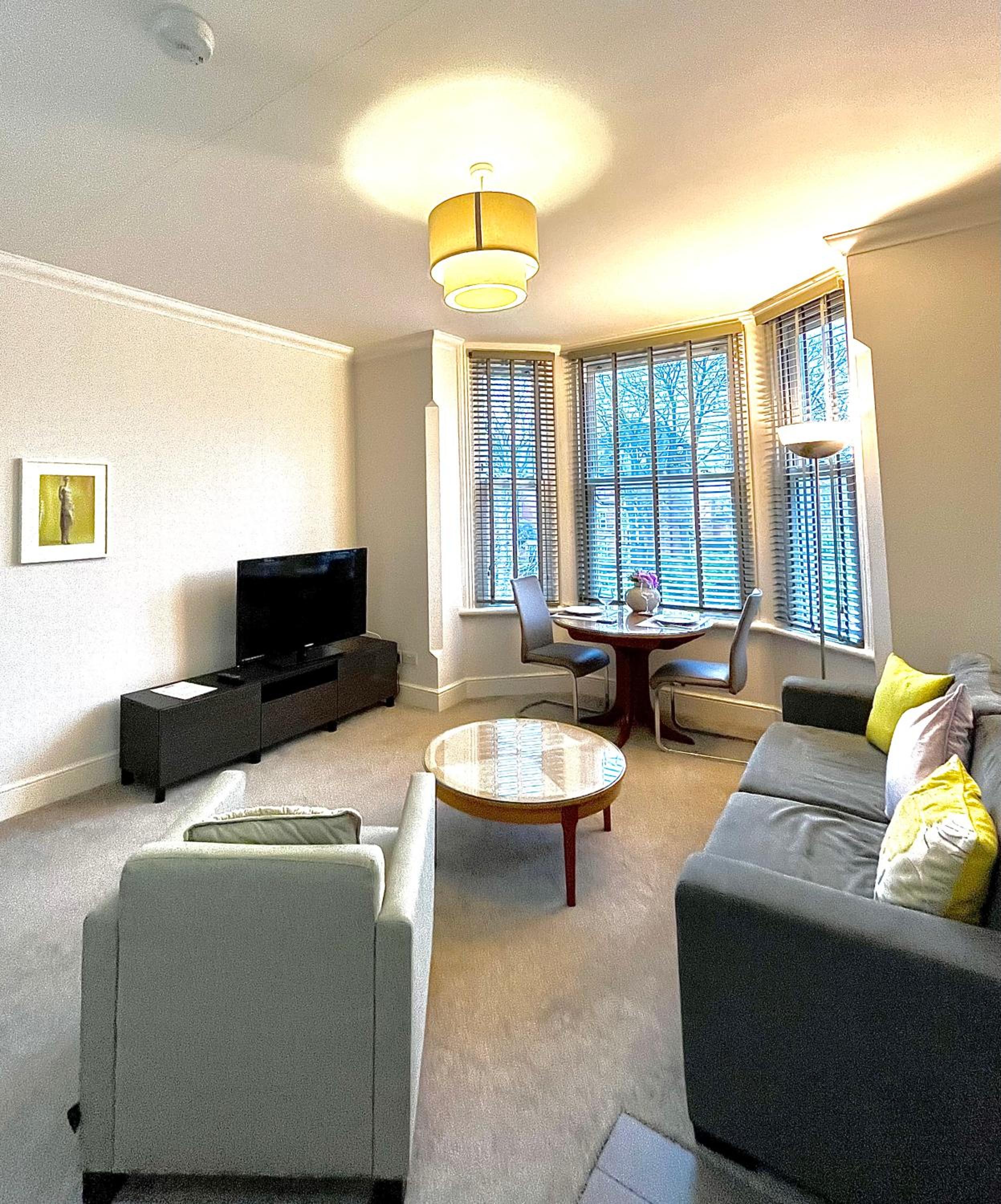 Superior One-Bedroom Apartment with Garden View - First Floor - Photo 4