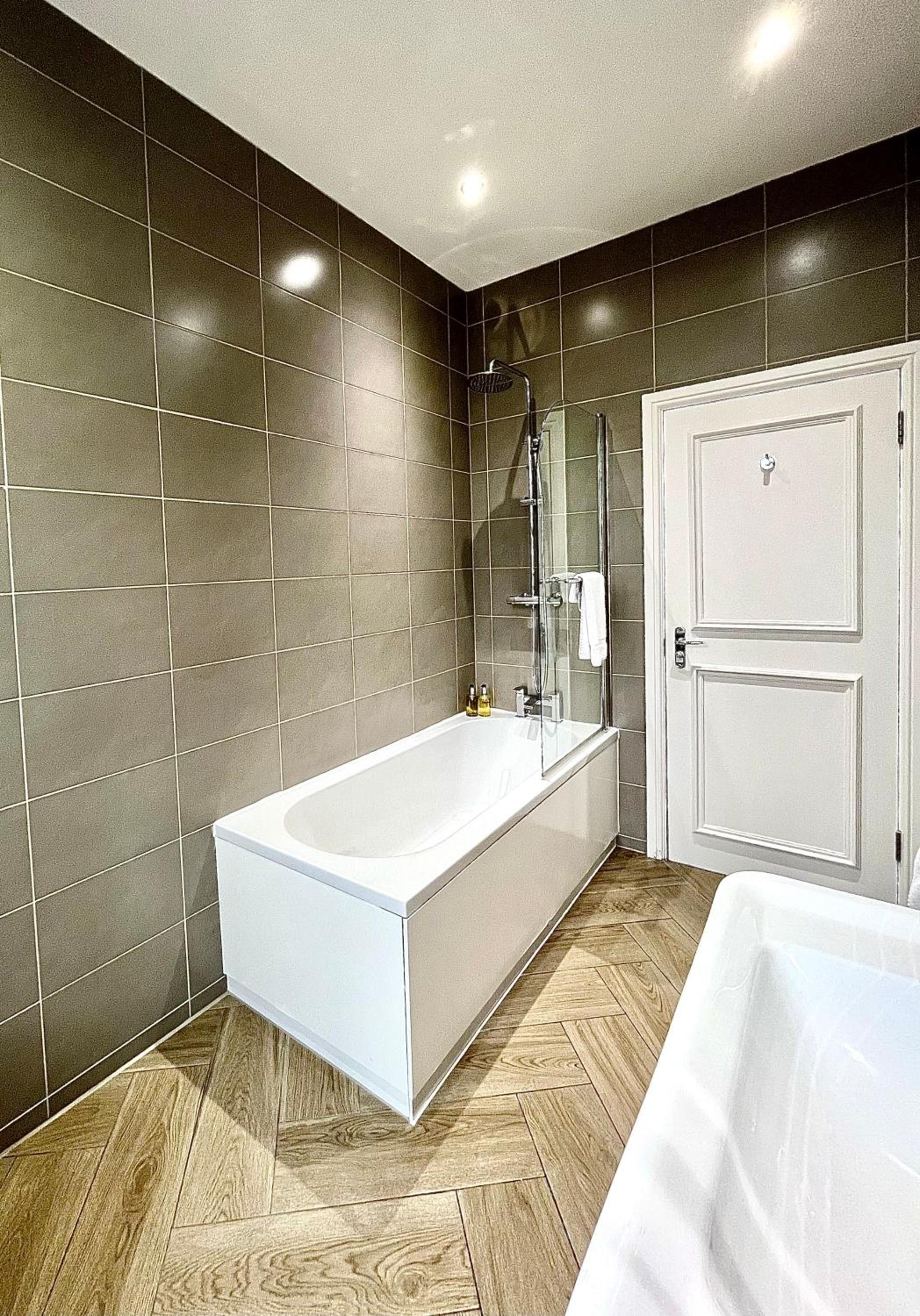 Superior One-Bedroom Apartment with Garden View - First Floor - Photo 6