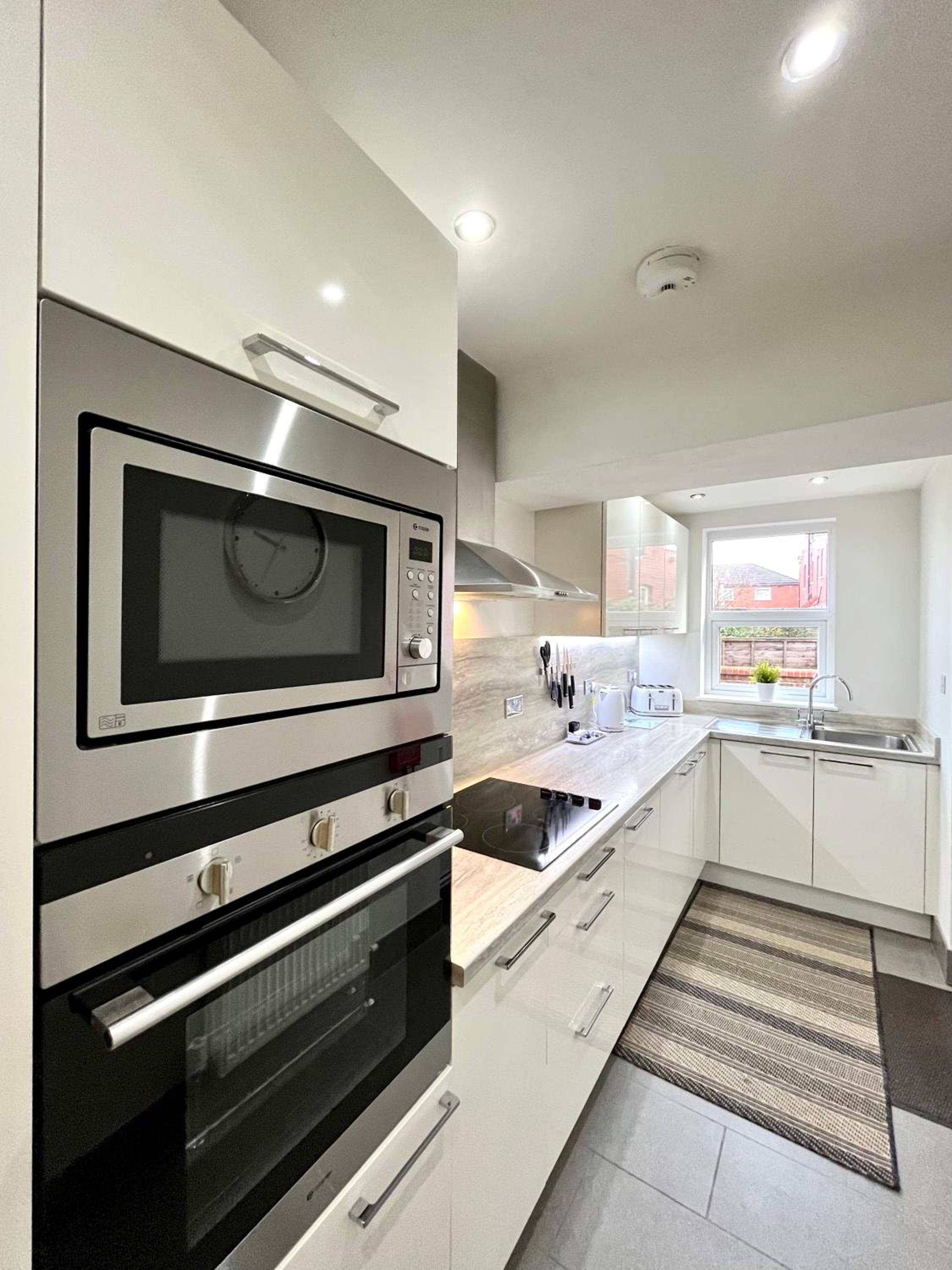 Superior One-Bedroom Apartment - Ground Floor - Photo 4