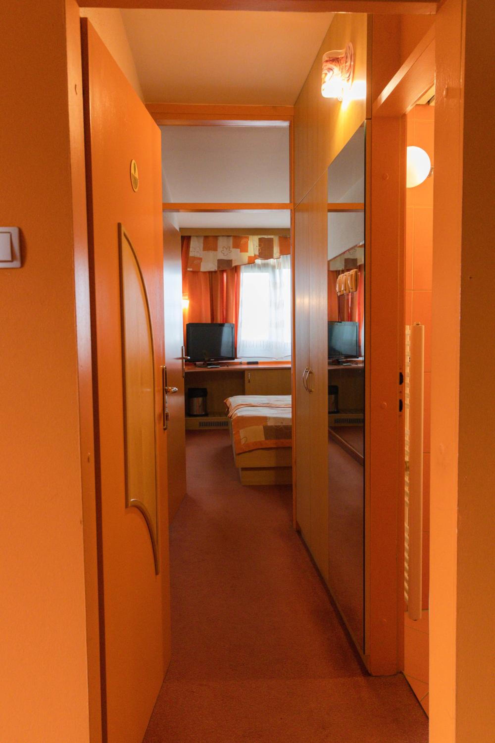 Standard Double Room photo 2