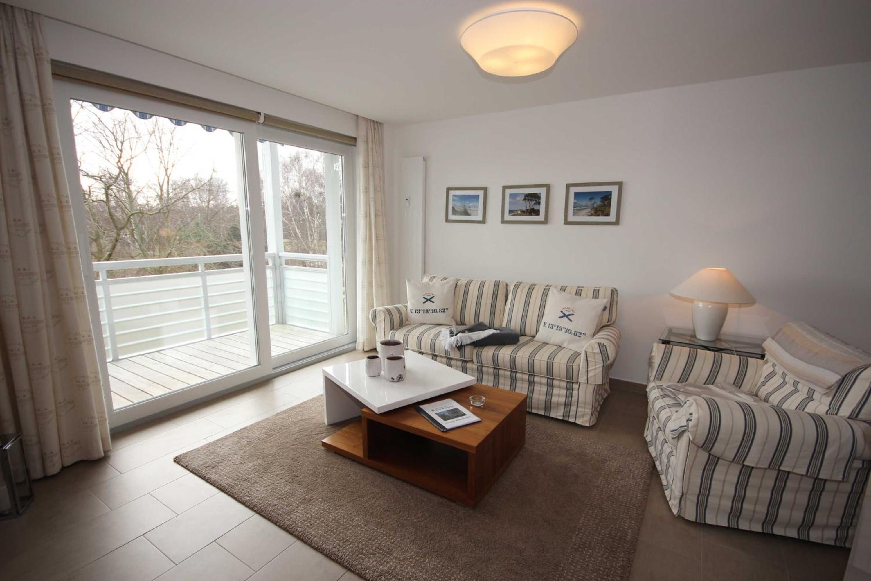 One-Bedroom Apartment with Balcony photo 1
