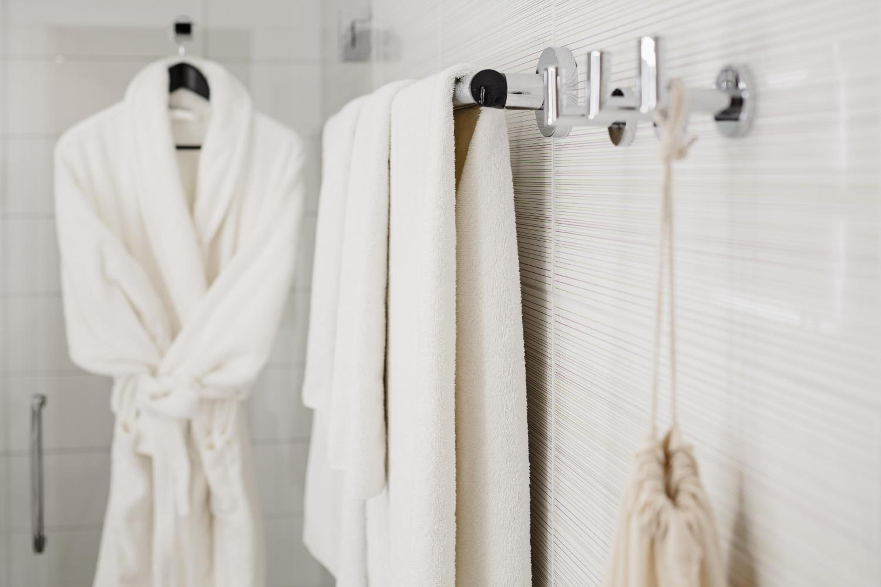 Double Room with Mobility Accessible Roll In Shower