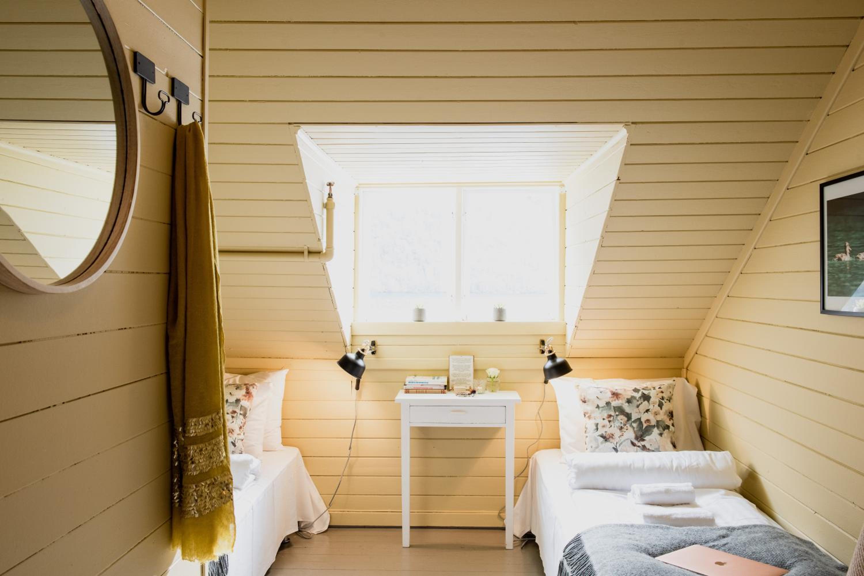 Standard Twin Room with Sea View - Photo 3