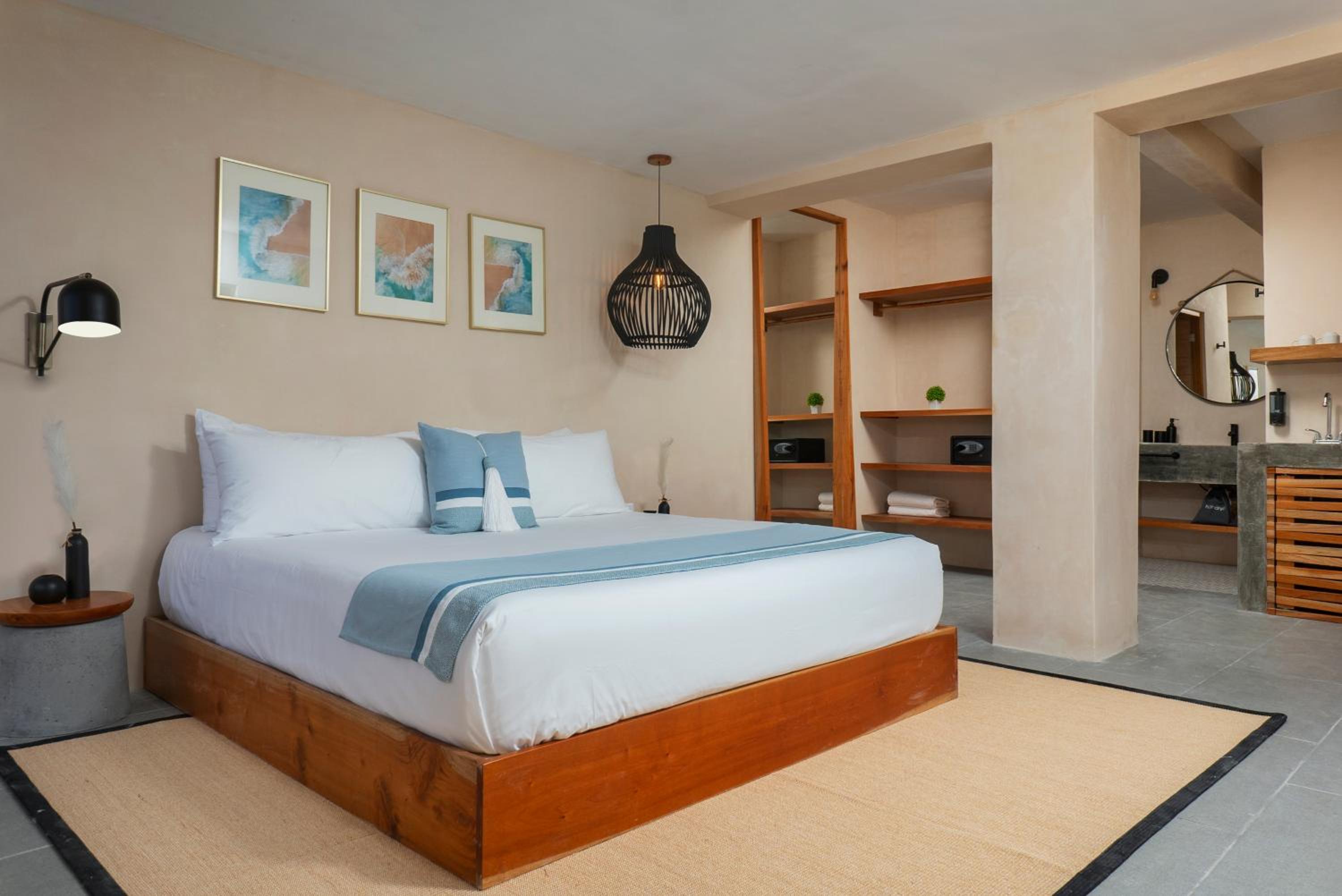 Standard King Room - Photo 4