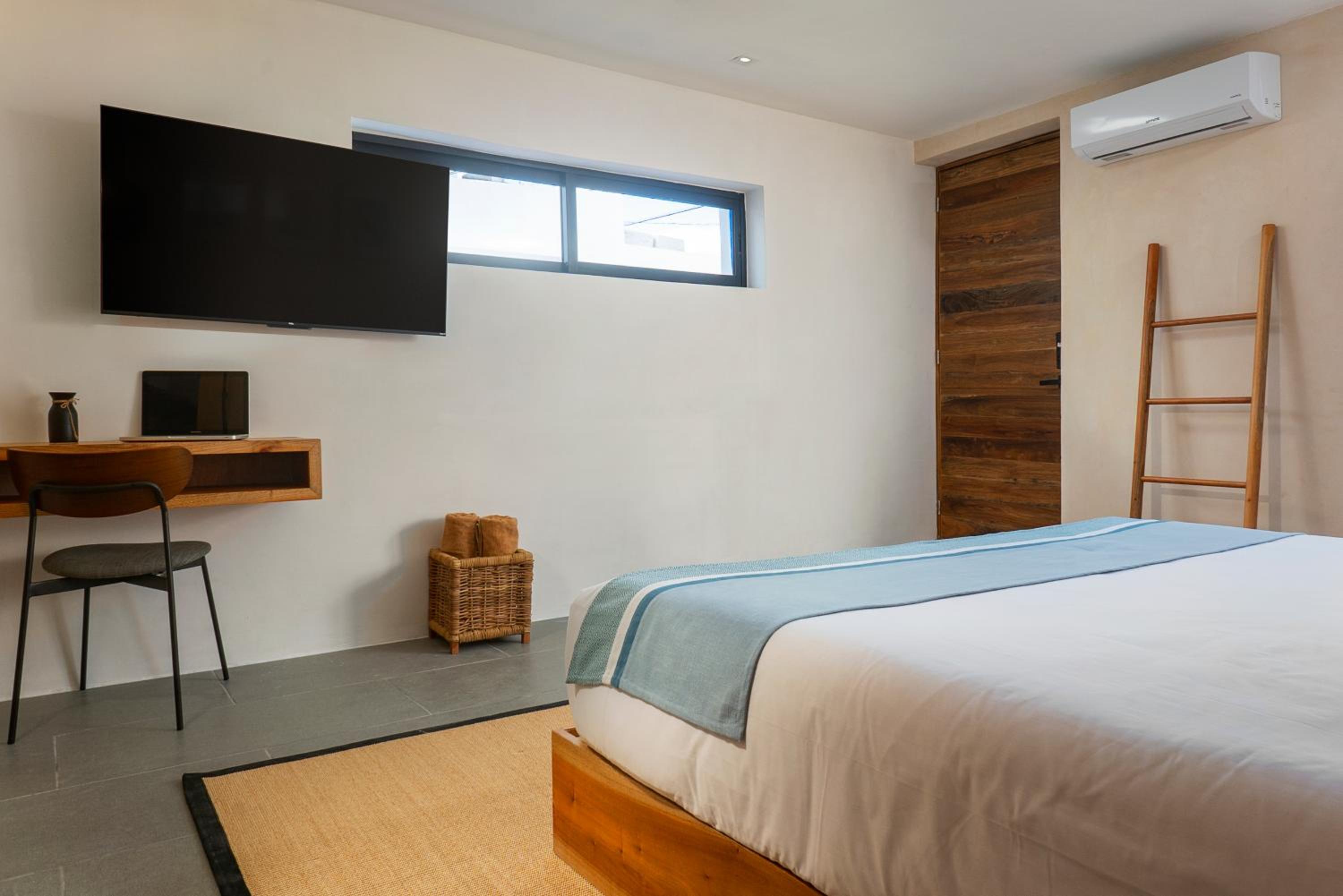 Standard King Room - Photo 2