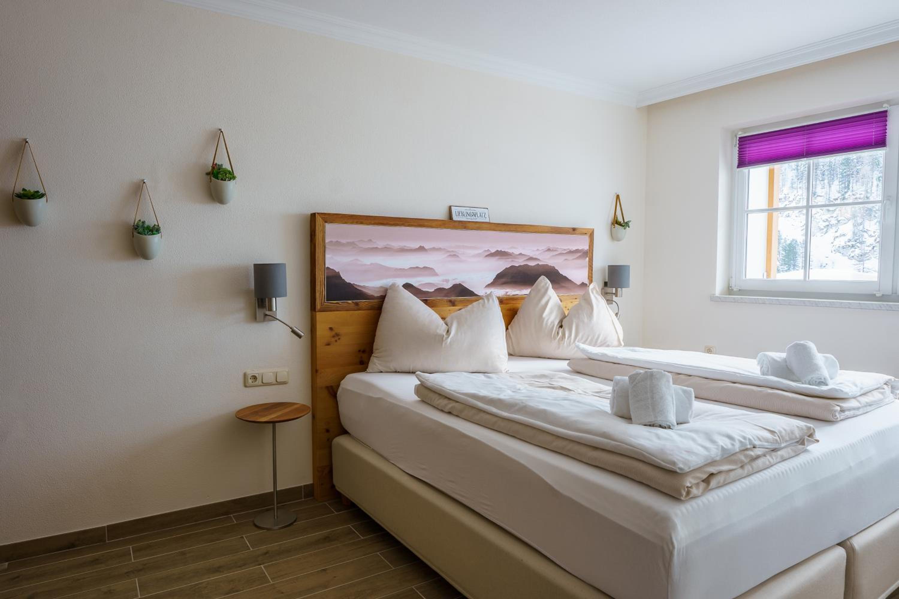 Suite with Mountain View and Balcony