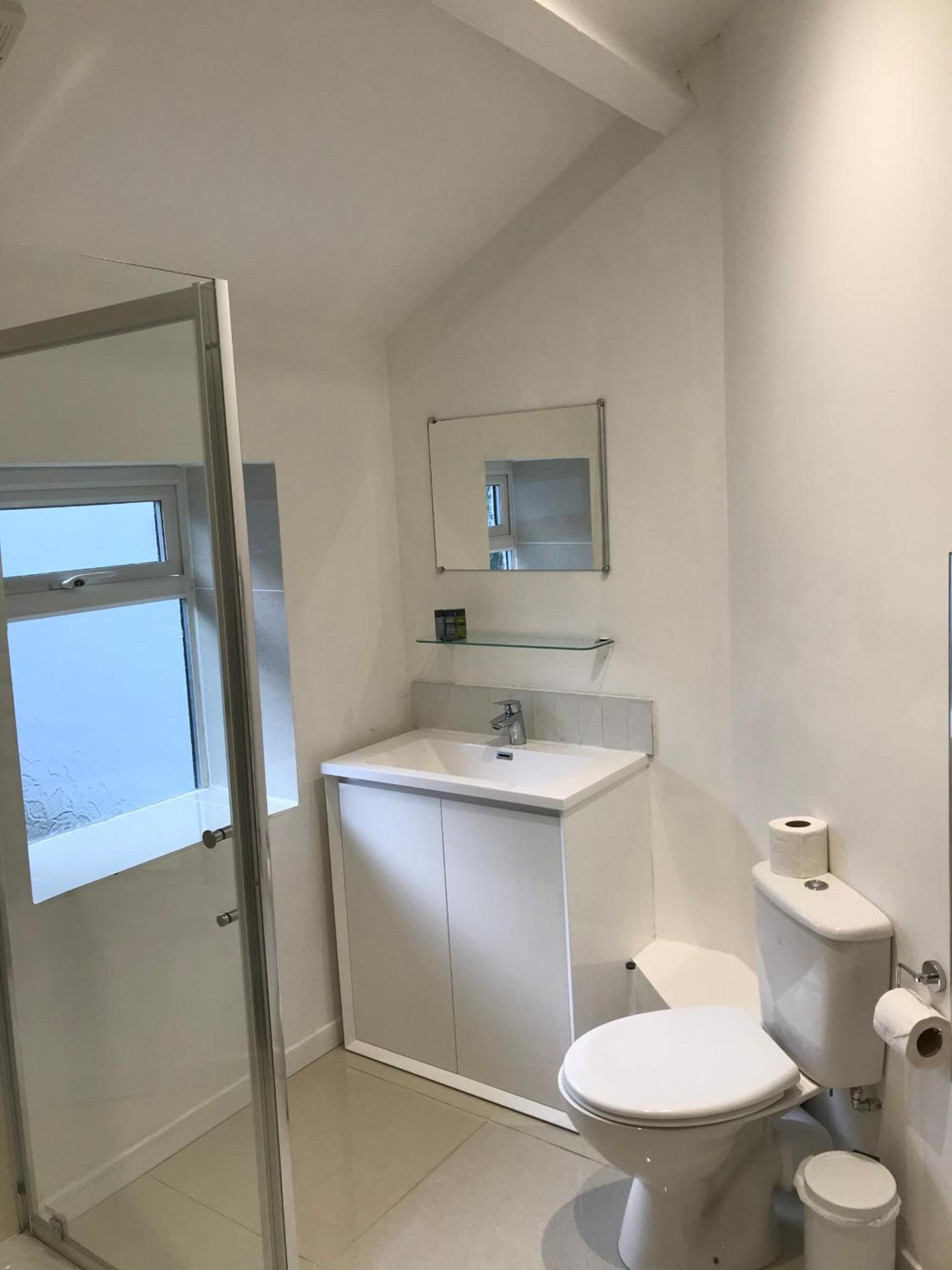 Budget Twin Room - Pet Friendly - Photo 3