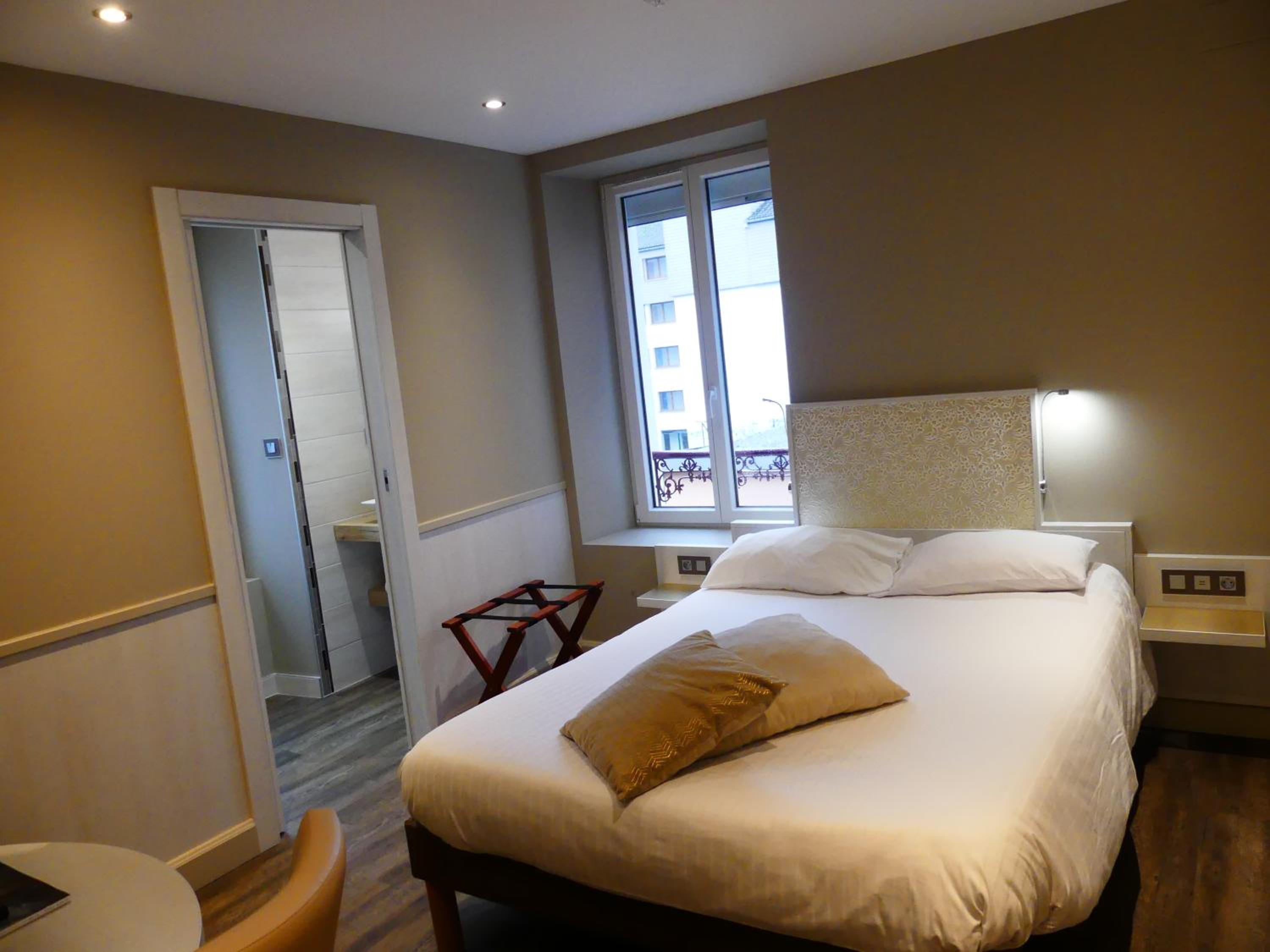 Comfort Double Room only accessible by stairs - Photo 13