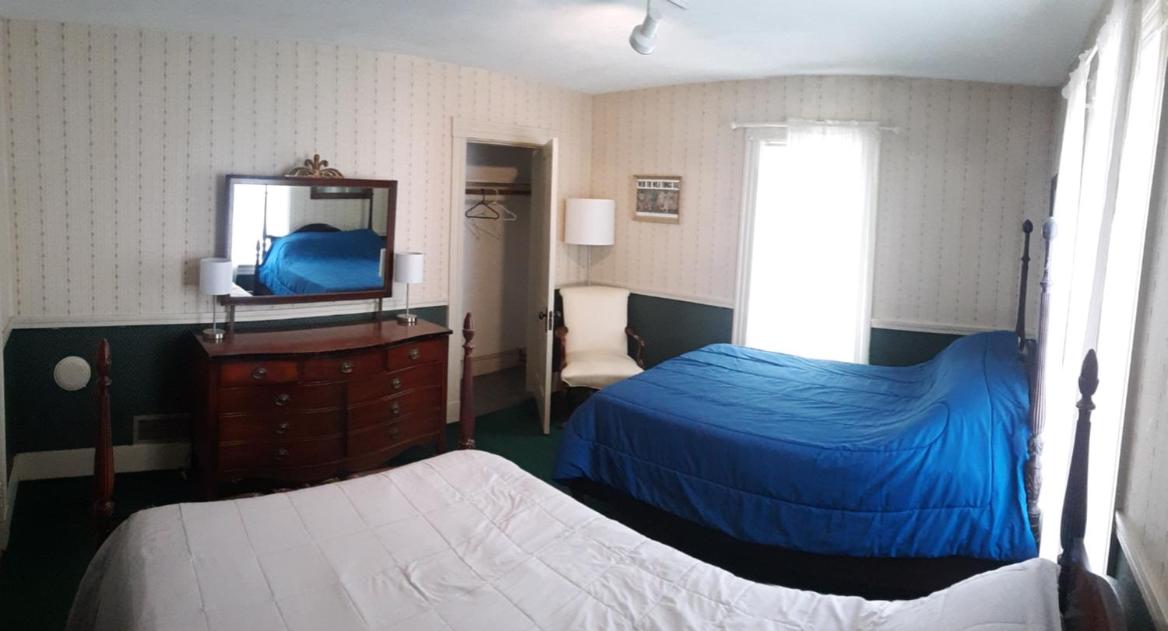 Double Room with Shared Bathroom photo 1
