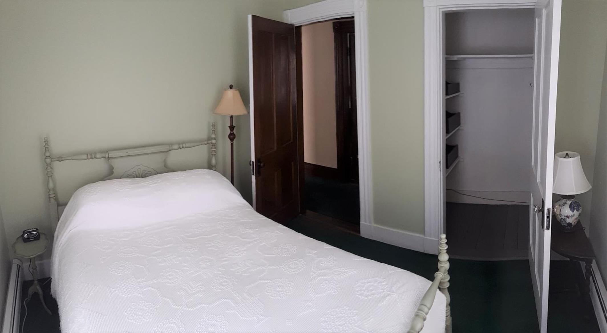 Double Room with Shared Bathroom photo 1