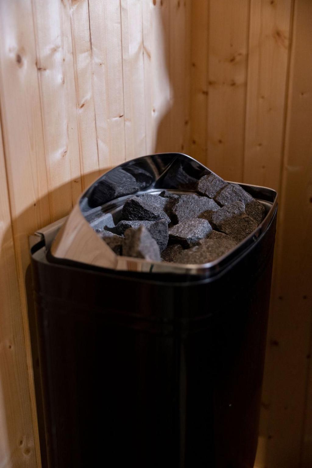 Three-Bedroom Cottage with Sauna - Photo 24
