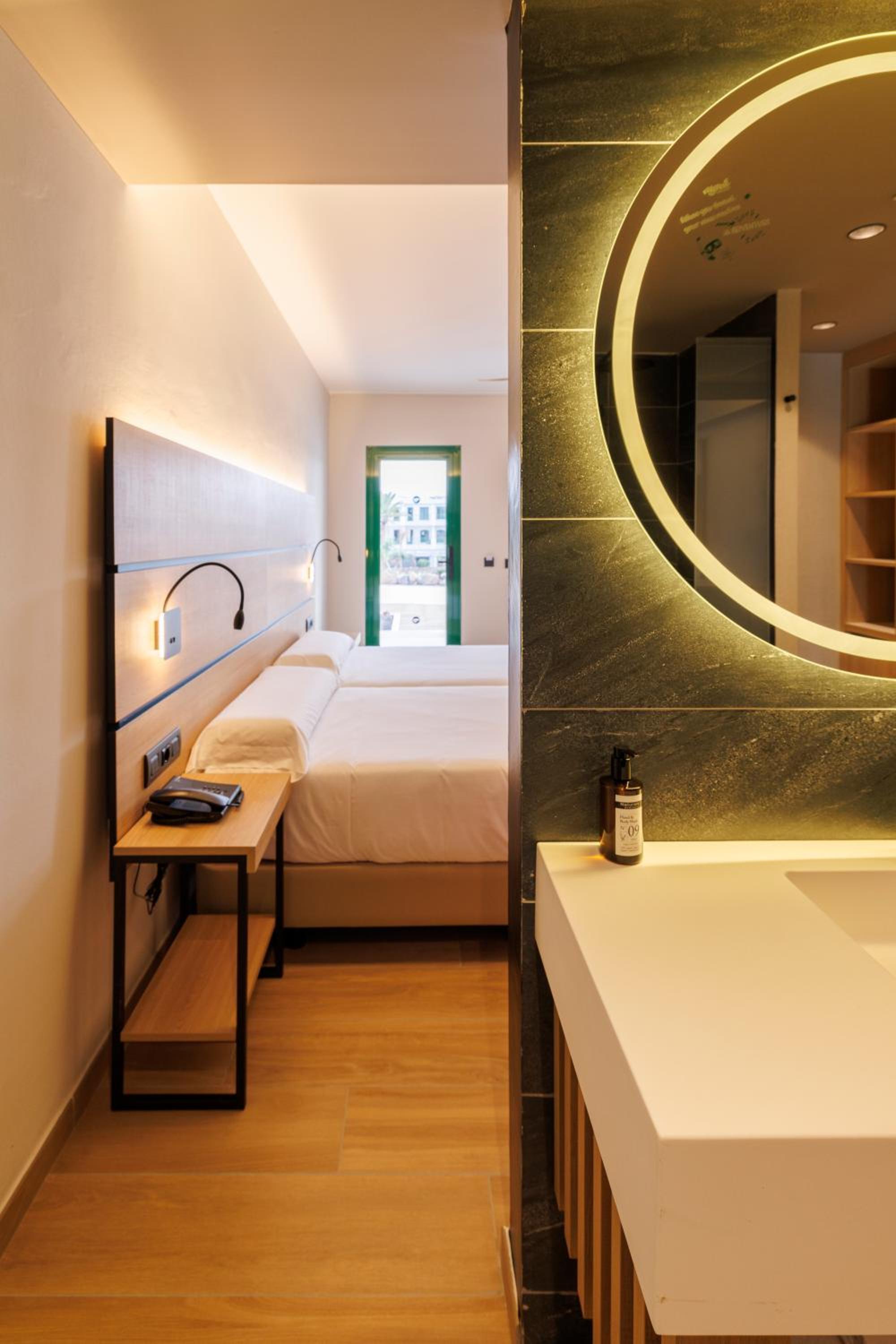 Habitación Doble Superior con Vista a la Piscina