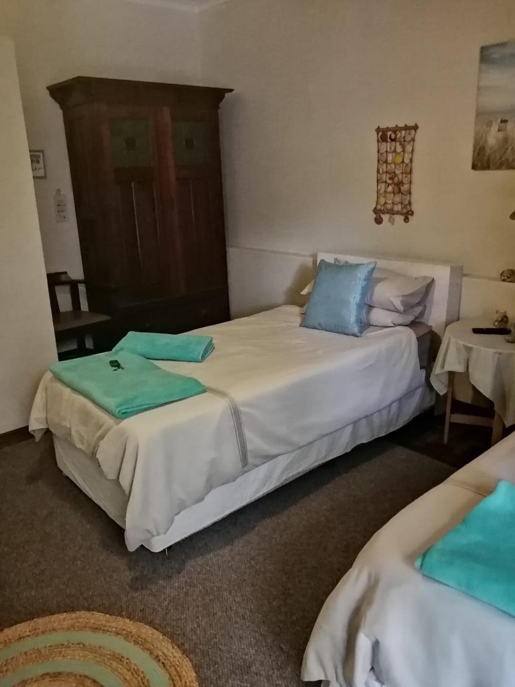 Economy Twin Room photo 1