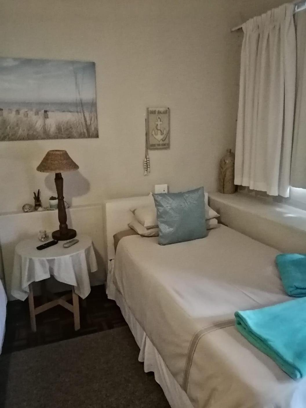 Economy Twin Room photo 2