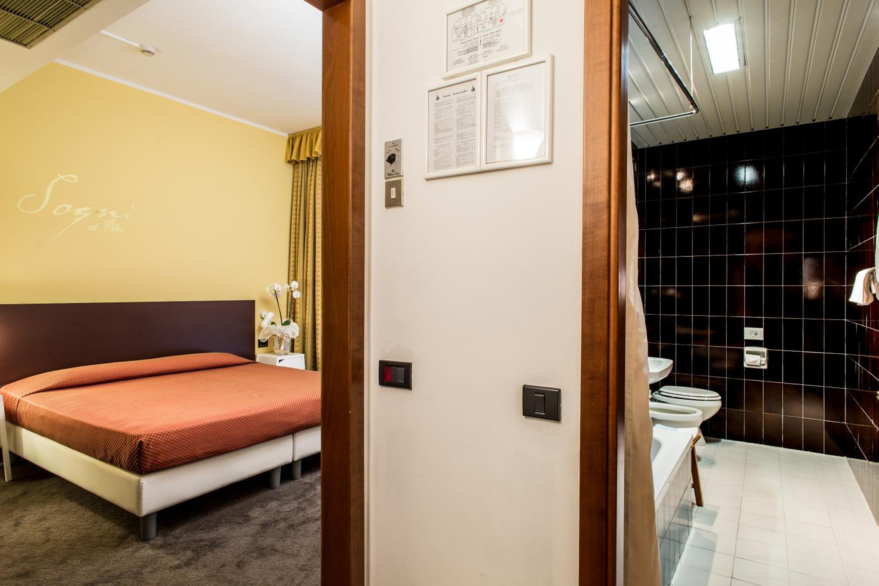 Double or Twin Room photo 3