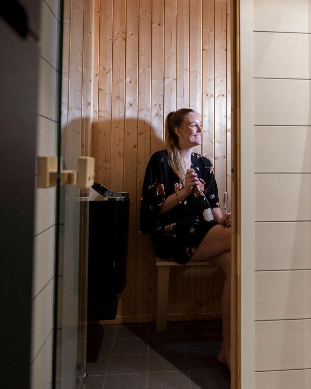 Three-Bedroom Cottage with Sauna - Photo 49