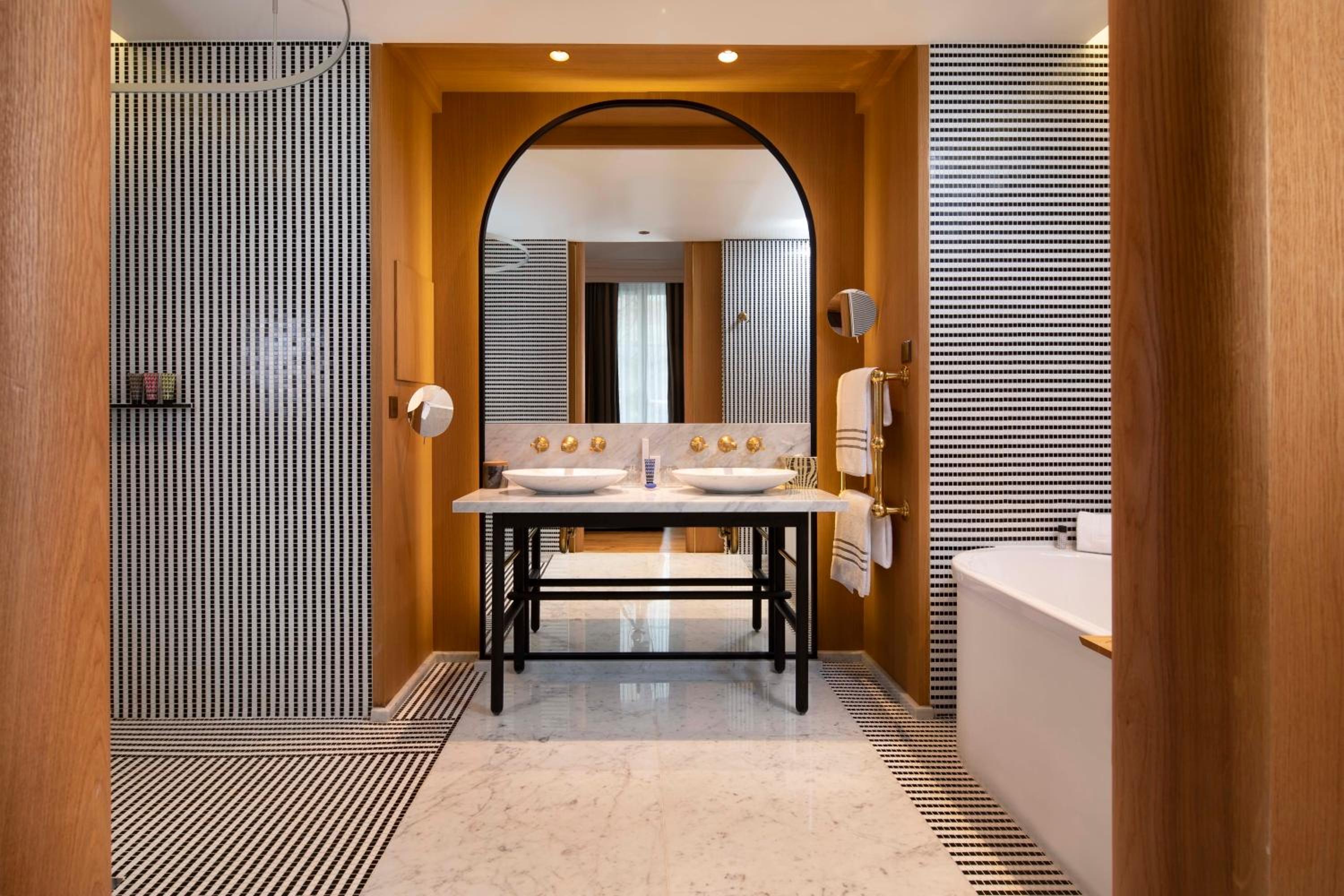 Executive Suite (Non Smoking)