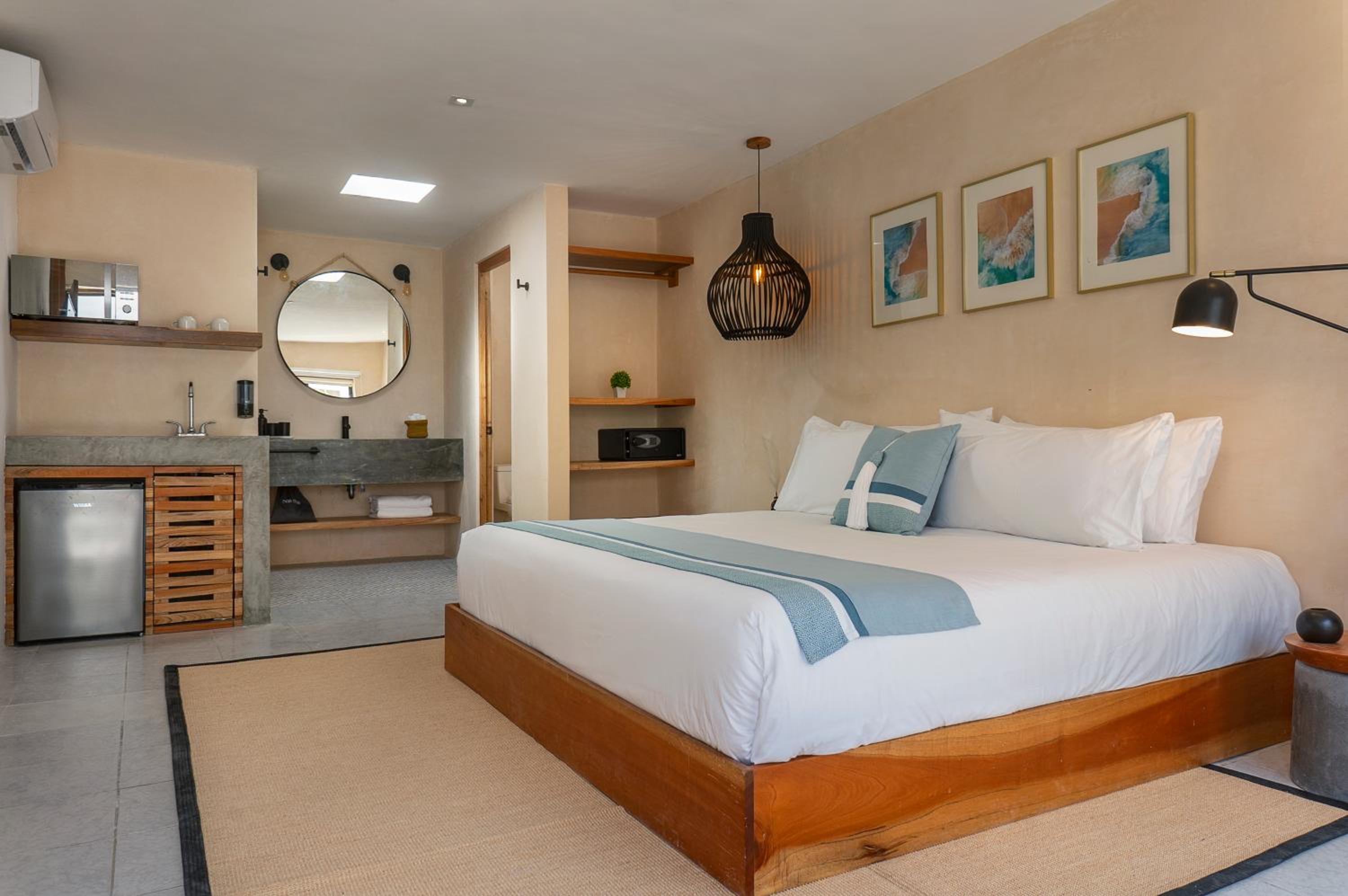 Superior King Room - Photo 7