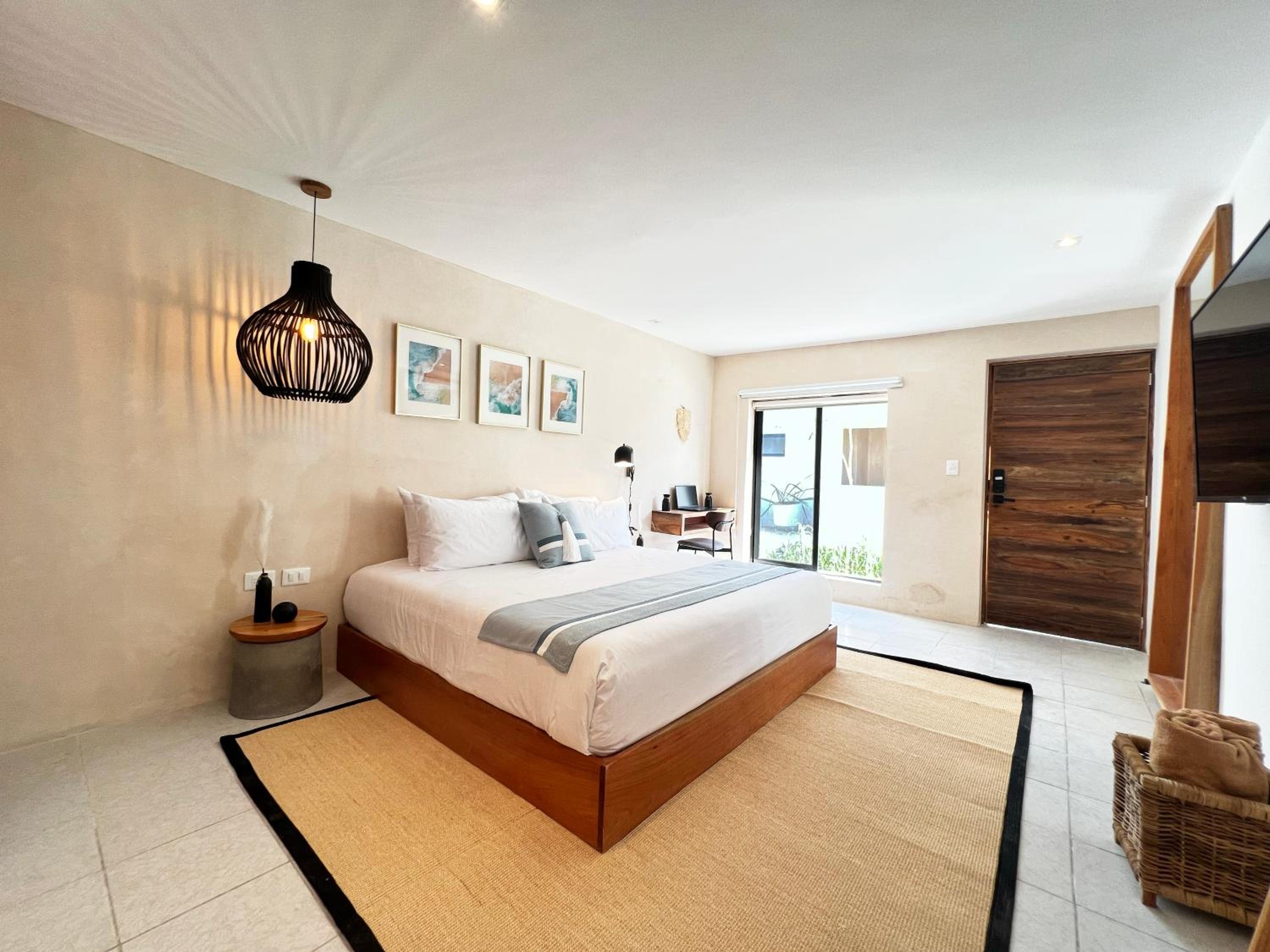 Superior King Room - Photo 5