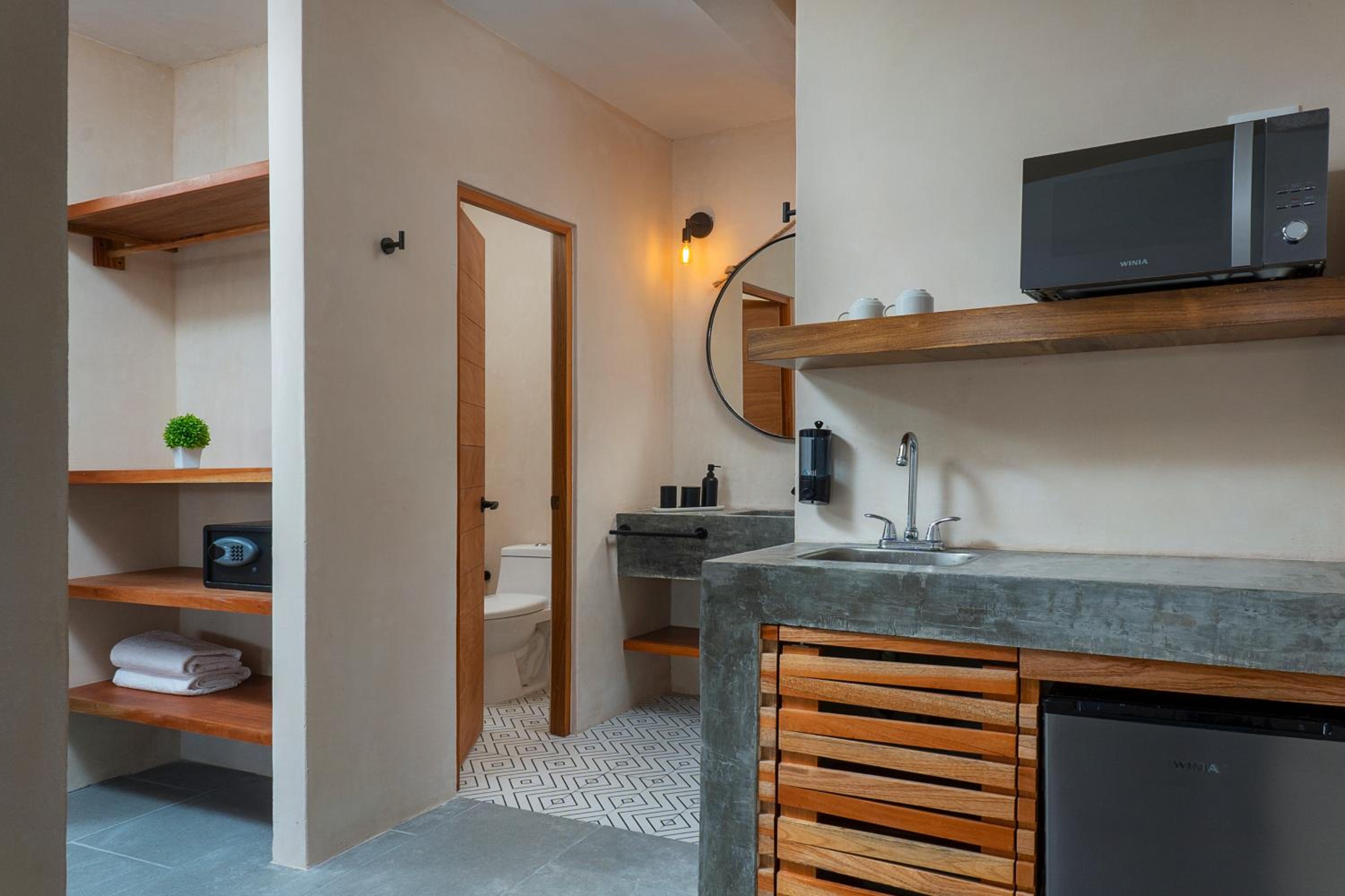 Superior King Room - Photo 8