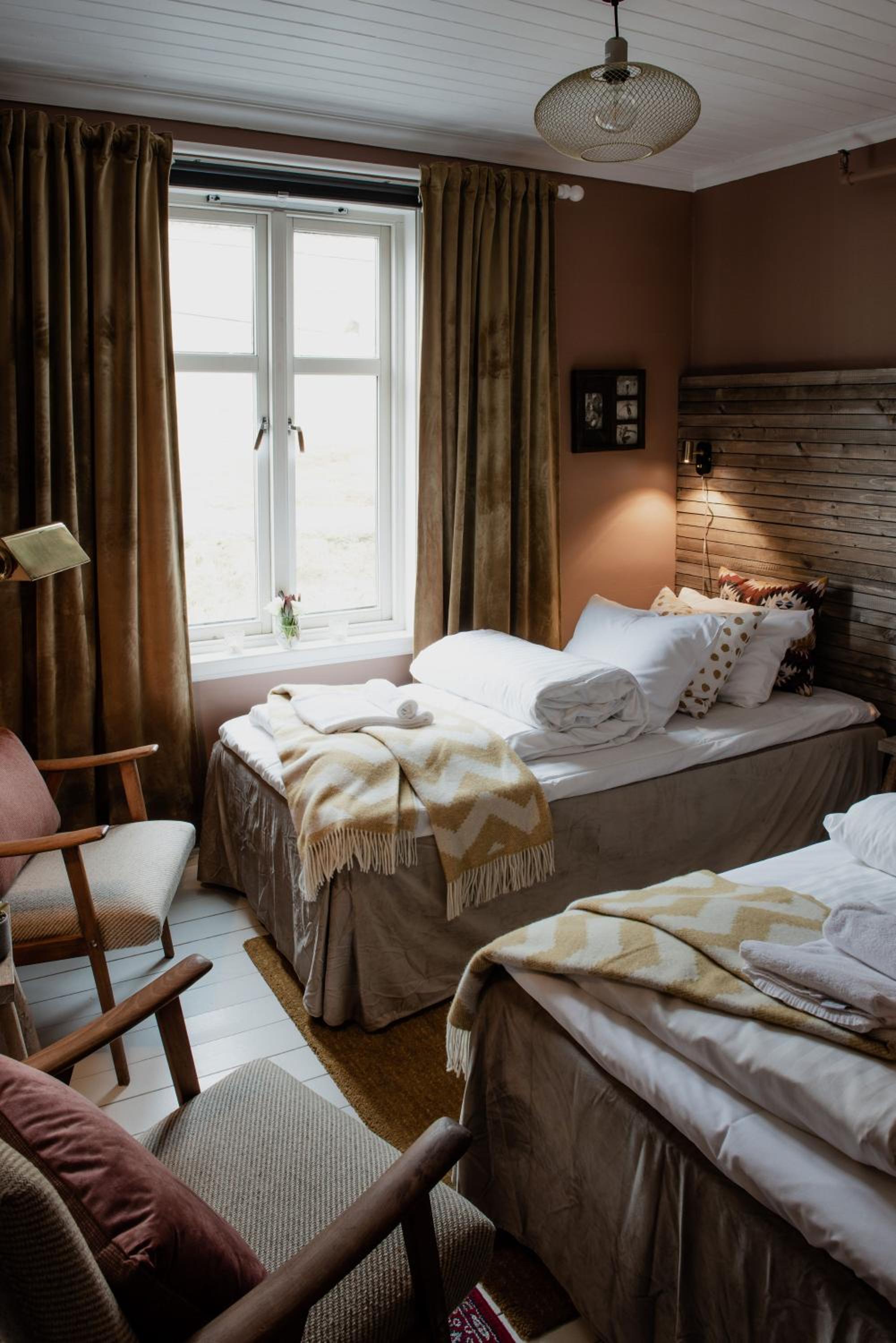 Standard Twin Room with Mountain View - Photo 1