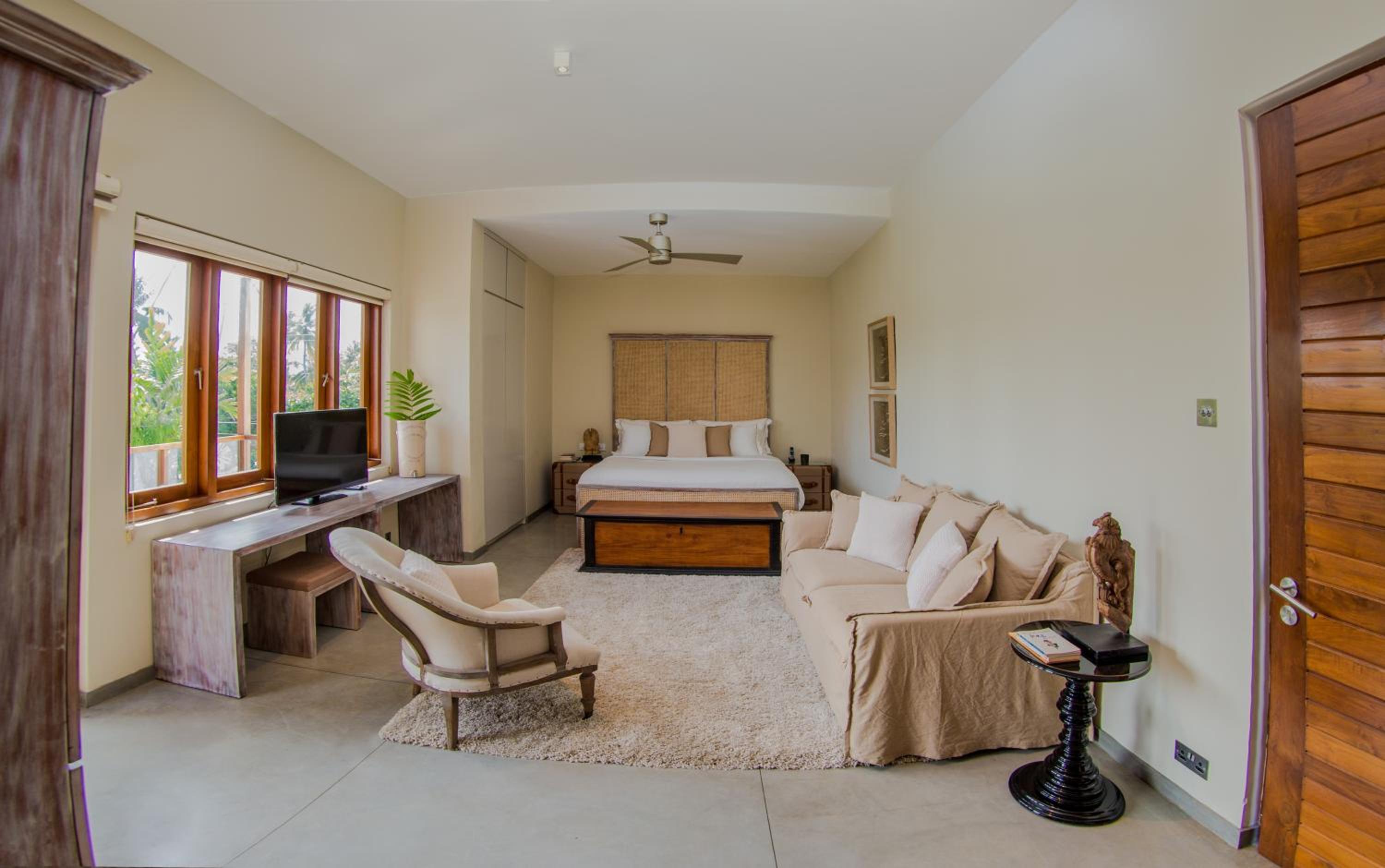 Superior Double Room with Partial Sea View