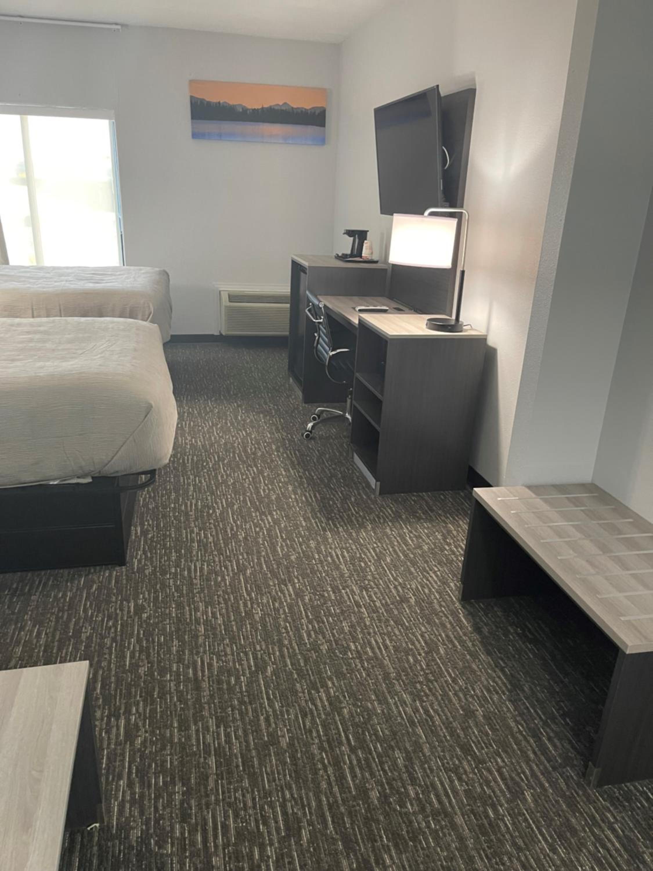 Queen Suite with Two Queen Beds - Non Smoking photo 1