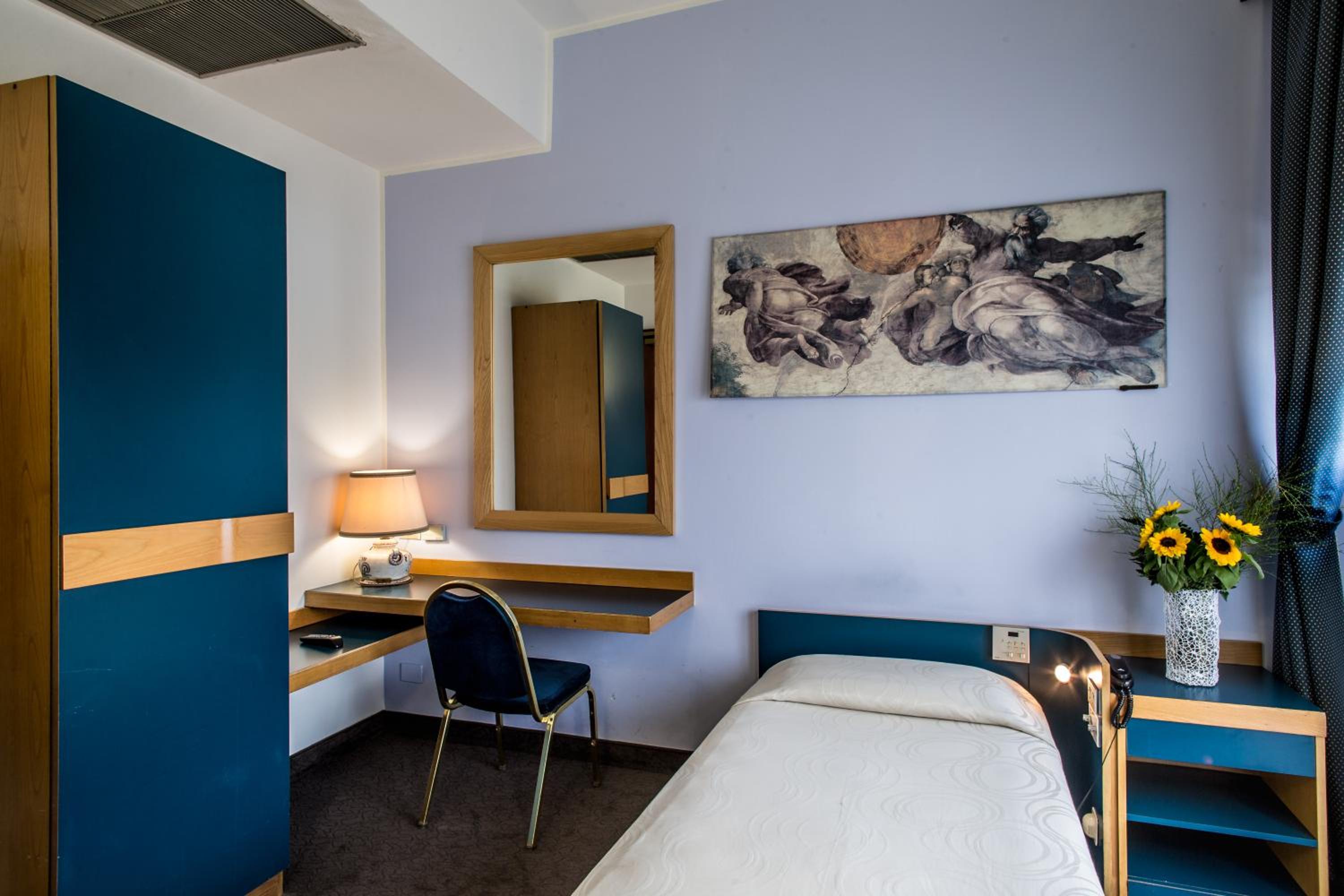 Single Room photo 2