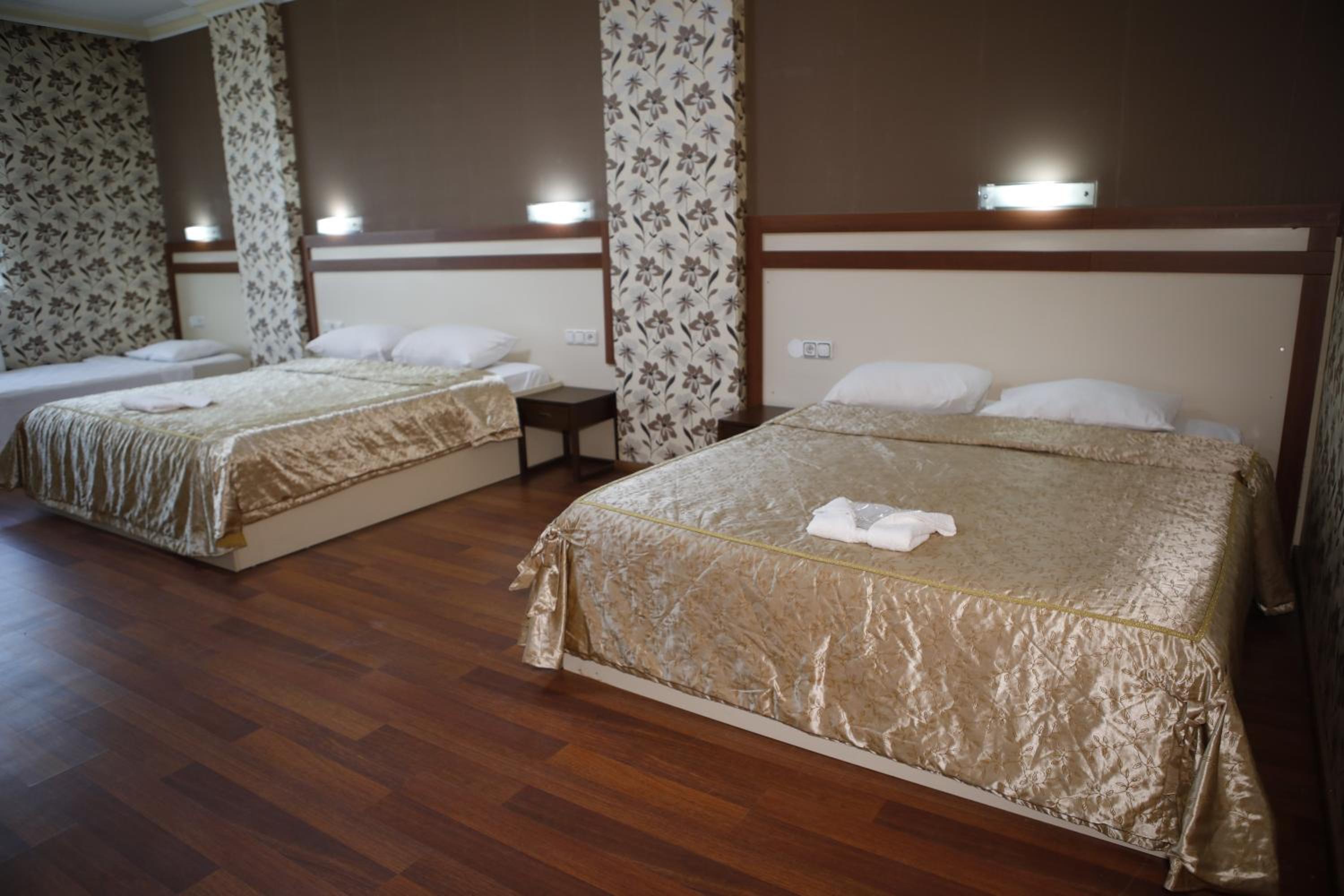 Deluxe Family Suite