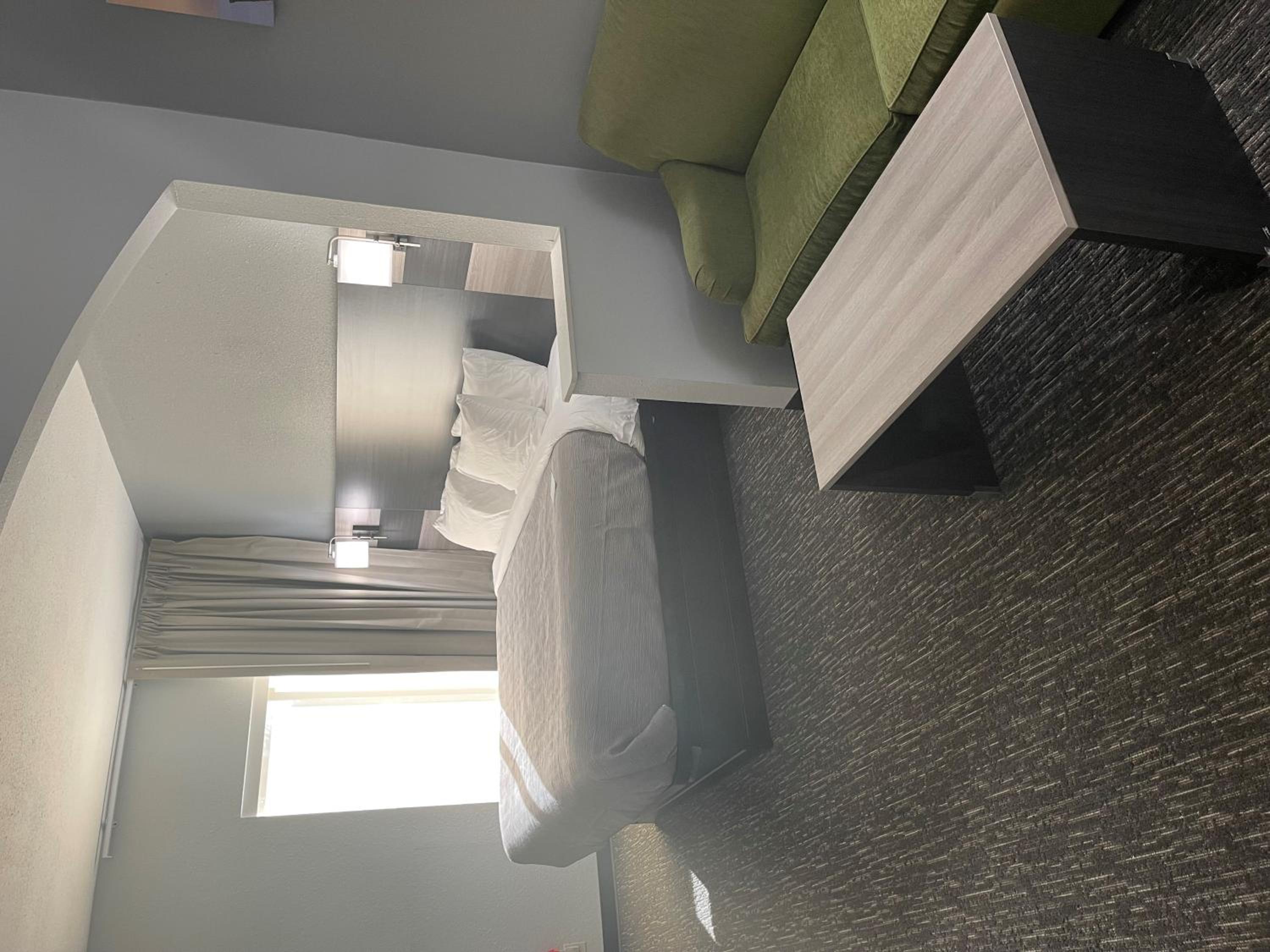 King Suite - Non Smoking photo 3