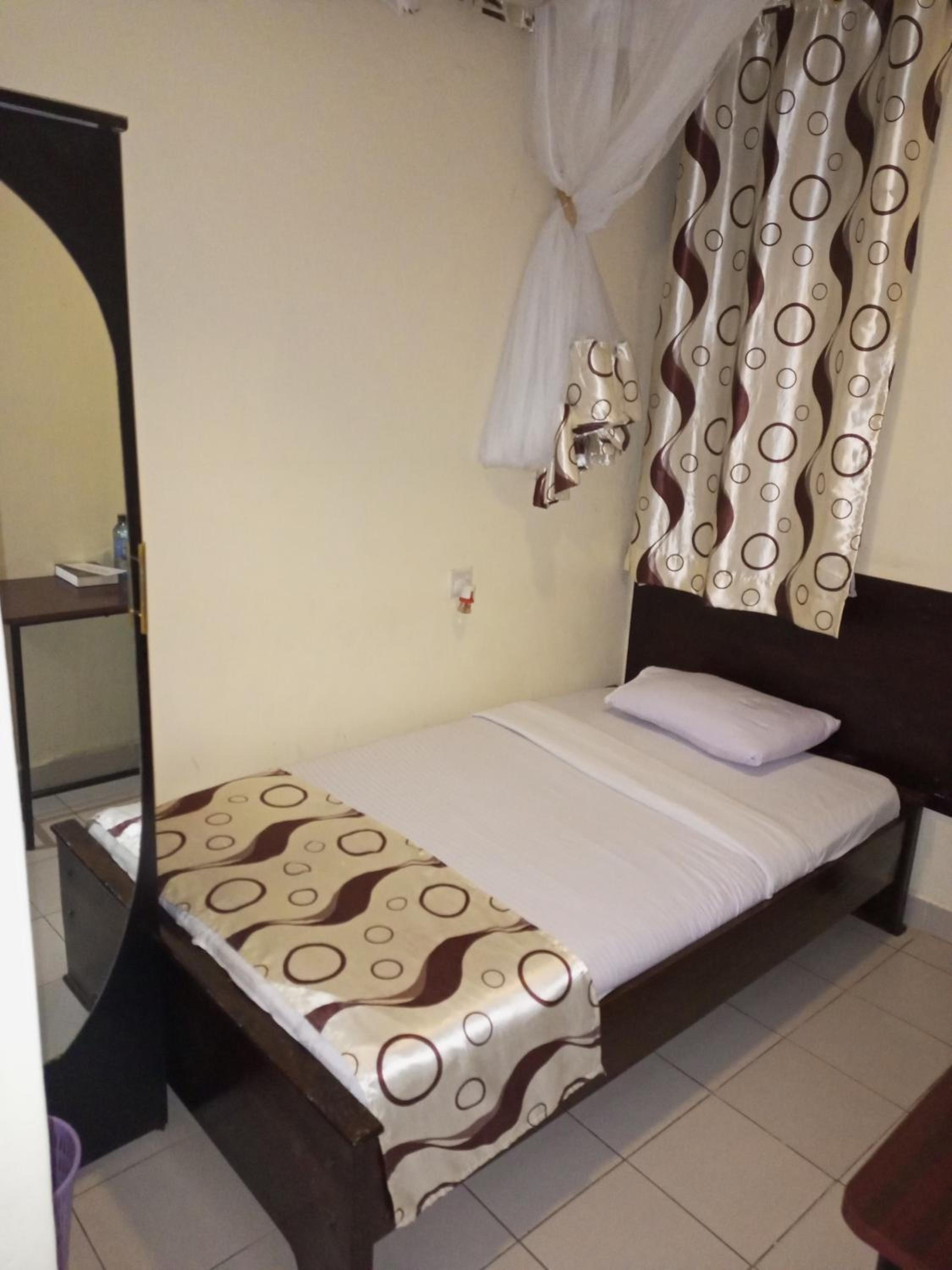 Small Single Room photo 1